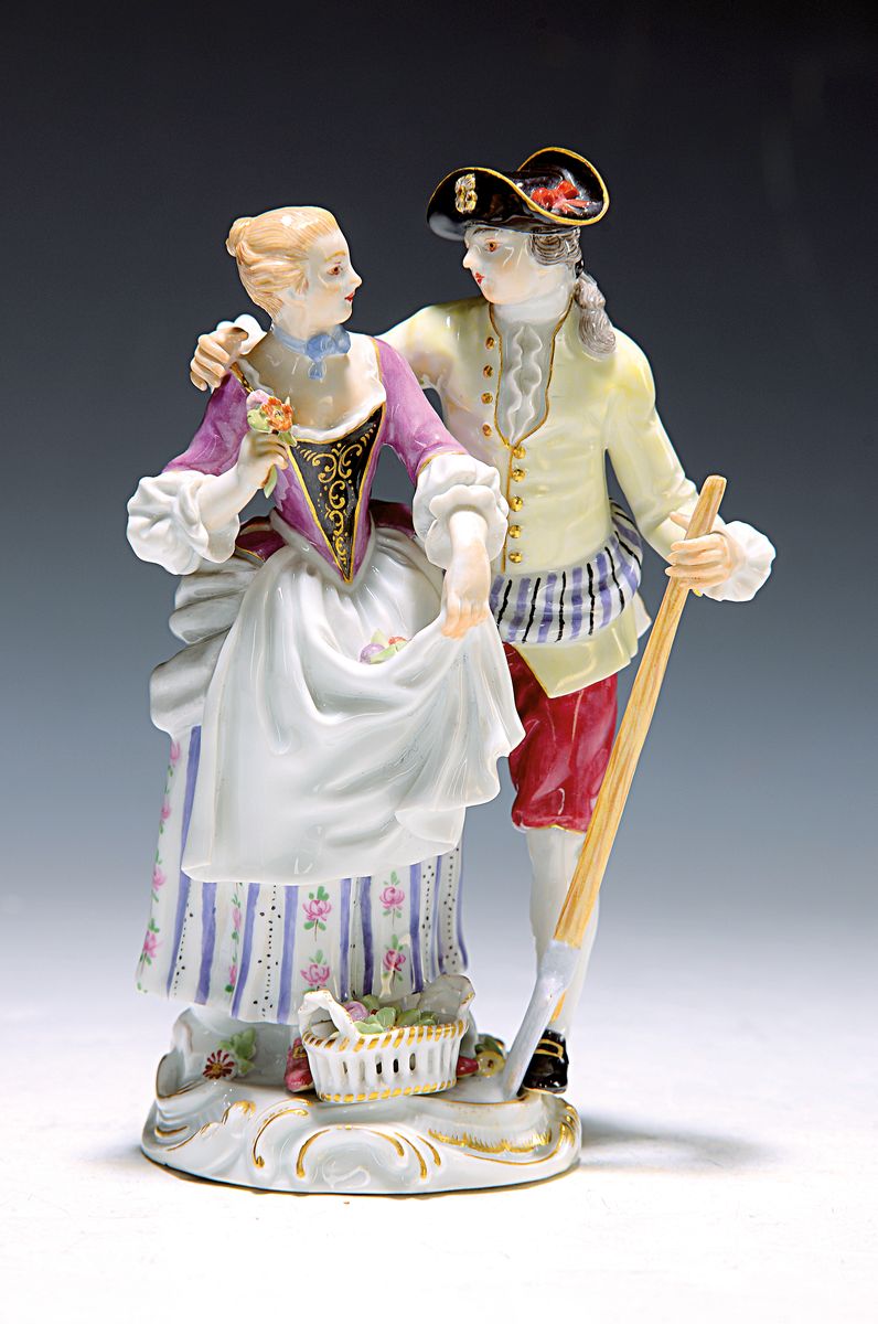 Porzellangruppe, Meissen, 20. Jh., 2. Wahl, Allegorie auf dem Frühling, Gärtnerpaar, Entwurf J.J. Kaendler, bunt bemalt, Goldstaffage, Modellnr. ...