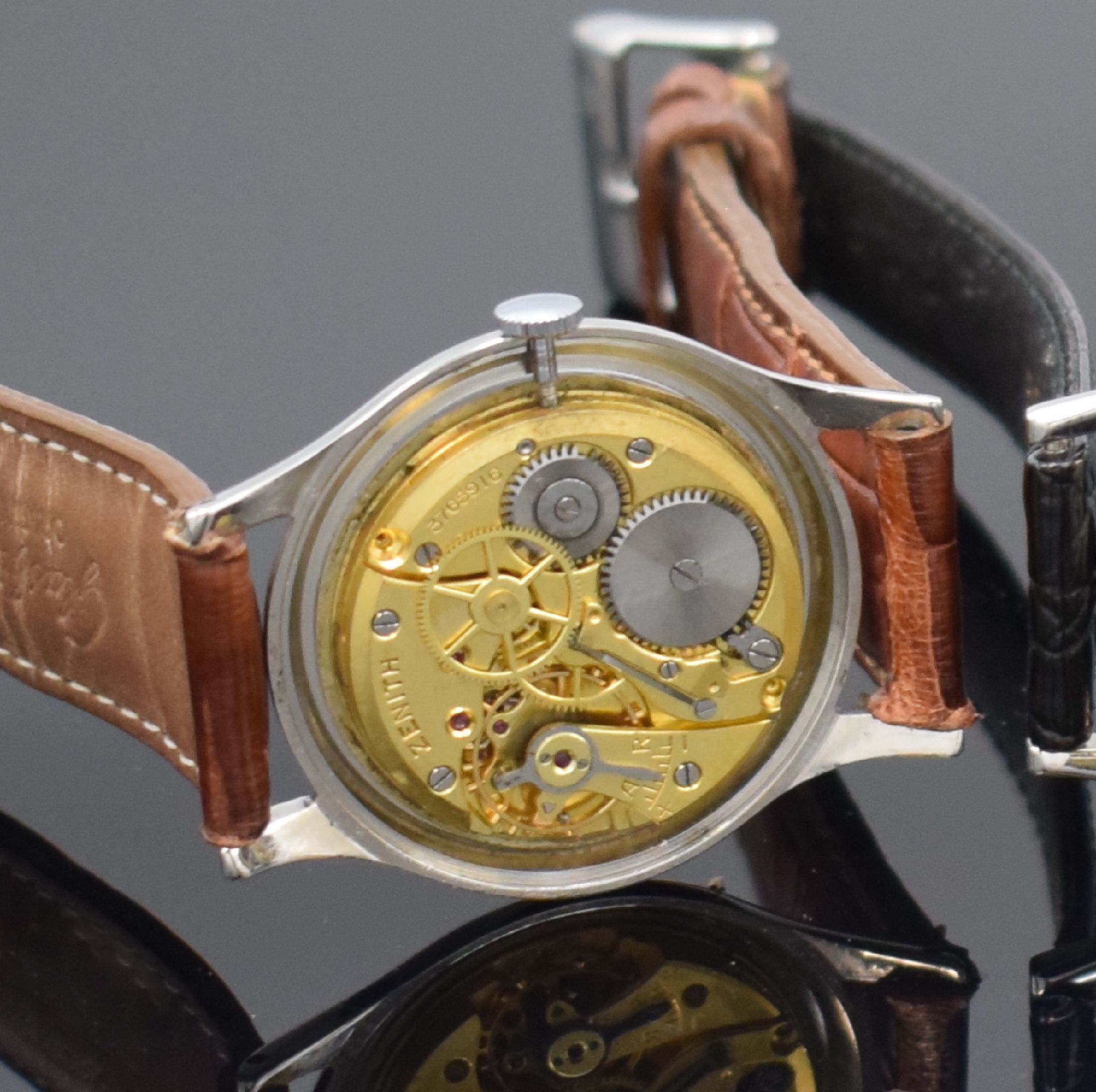 Detail d: ZENITH 3 Herrenarmbanduhren in Stahl, Schweiz ca. 1950-1960, Handaufzug, gedr. Geh., 1.) Mod. Sporto, Zifferbl. rest., verg. Werk verglast, Kal. 40, ...