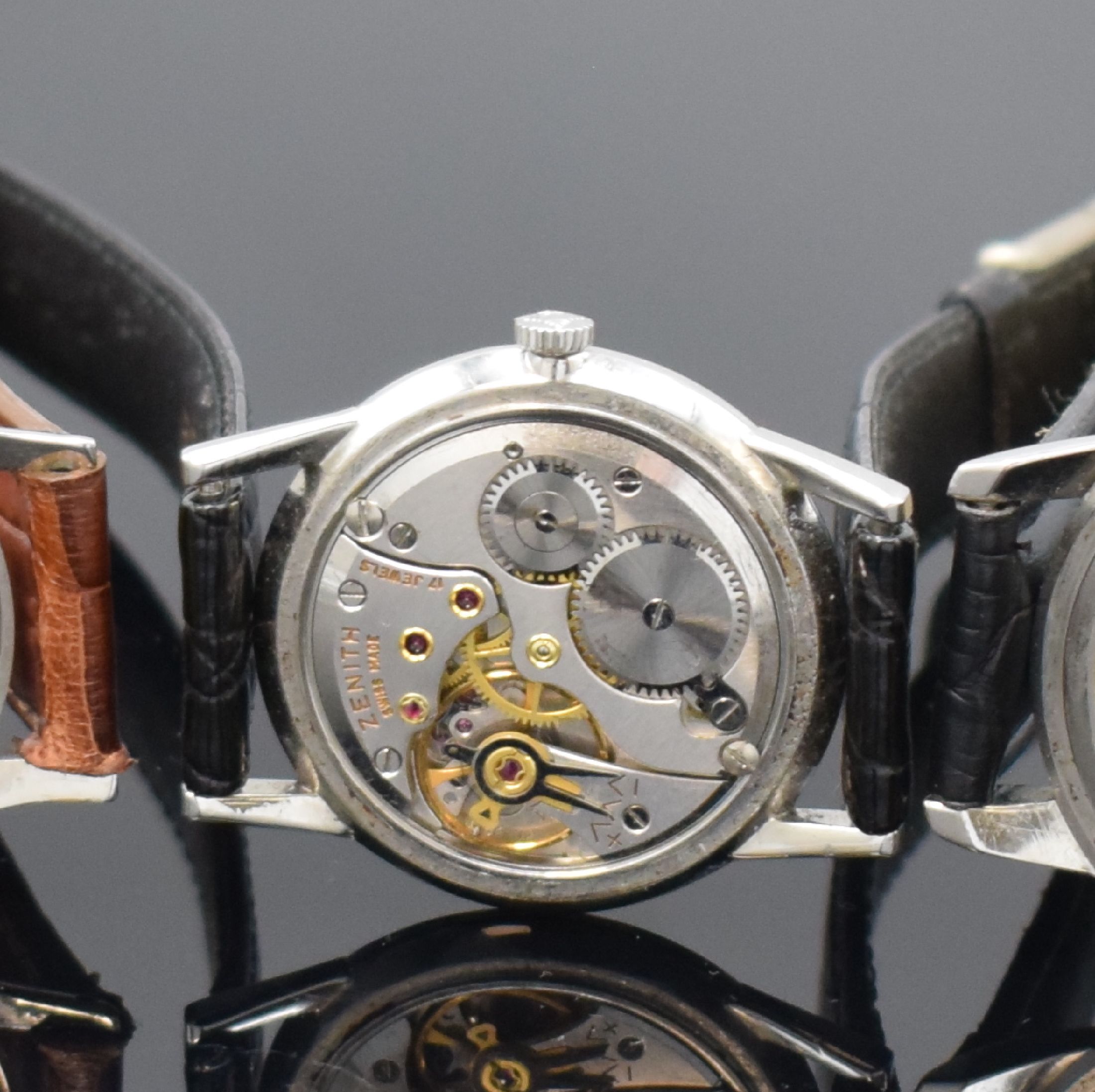 Detail e: ZENITH 3 Herrenarmbanduhren in Stahl, Schweiz ca. 1950-1960, Handaufzug, gedr. Geh., 1.) Mod. Sporto, Zifferbl. rest., verg. Werk verglast, Kal. 40, ...