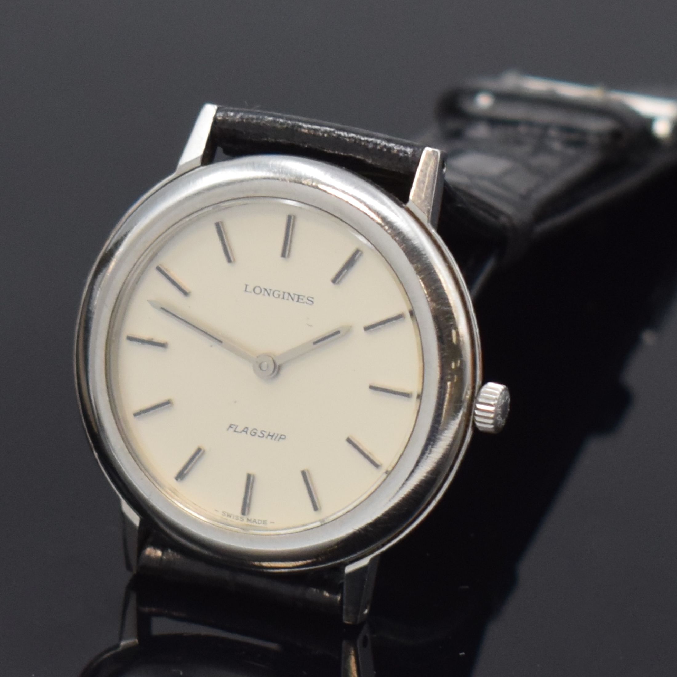 Detail b: LONGINES Flagship 2 Herrenarmbanduhren in Stahl, Schweiz um 1964 / 1980, Handaufzug, gedr. Geh., 1.) Rückdeckel m. Flagship-Symbol, Zifferbl. rest., ...