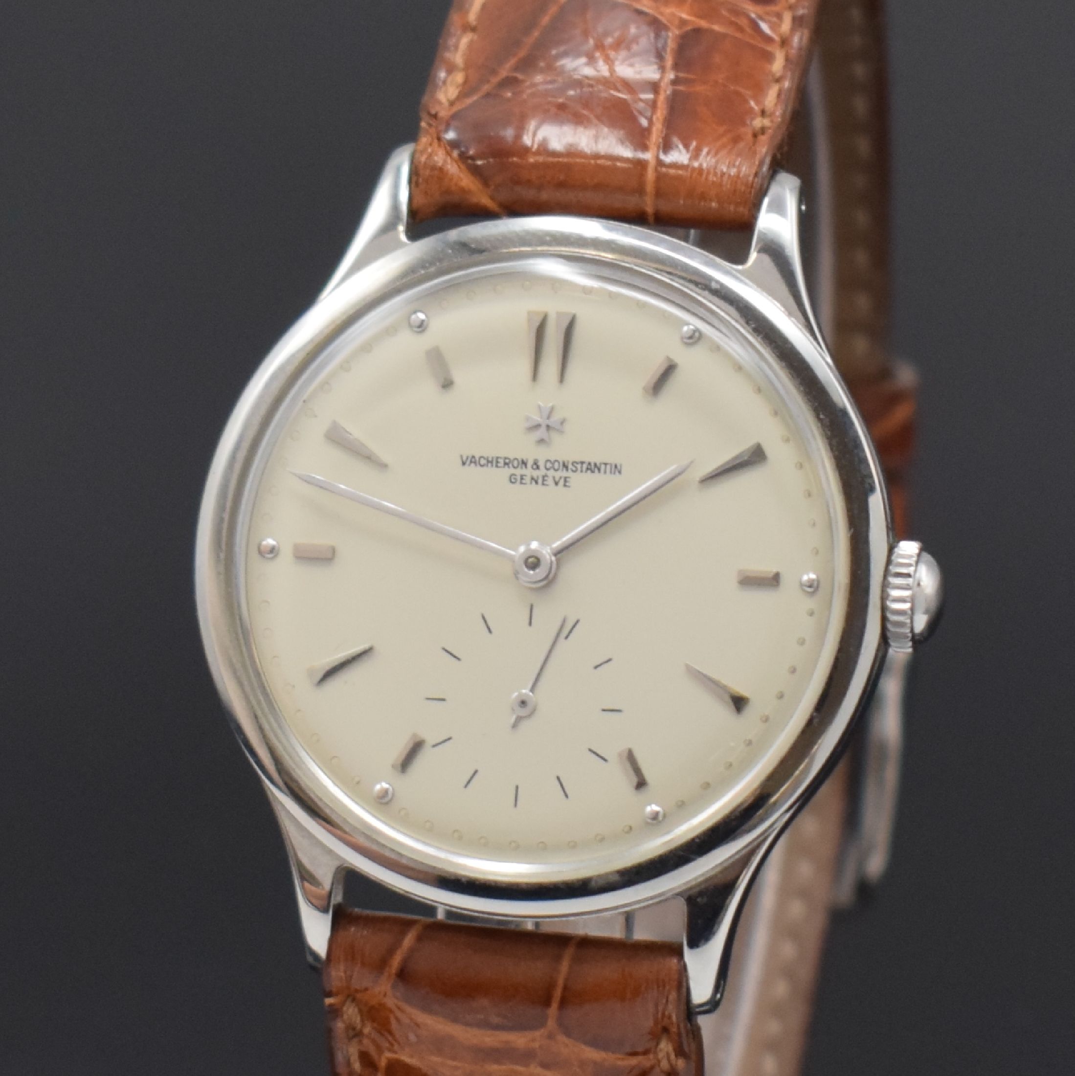 Detail a: VACHERON & CONSTANTIN seltene Herrenarmbanduhr im verschraubten Stahlgehäuse Referenz 4301, Schweiz um 1955, Handaufzug, silb. Zifferbl. m. aufges. ...