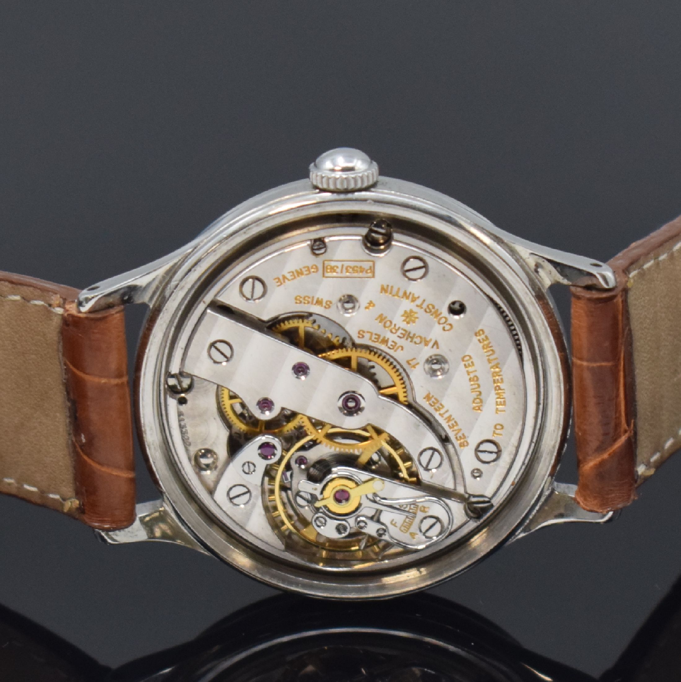Detail e: VACHERON & CONSTANTIN seltene Herrenarmbanduhr im verschraubten Stahlgehäuse Referenz 4301, Schweiz um 1955, Handaufzug, silb. Zifferbl. m. aufges. ...