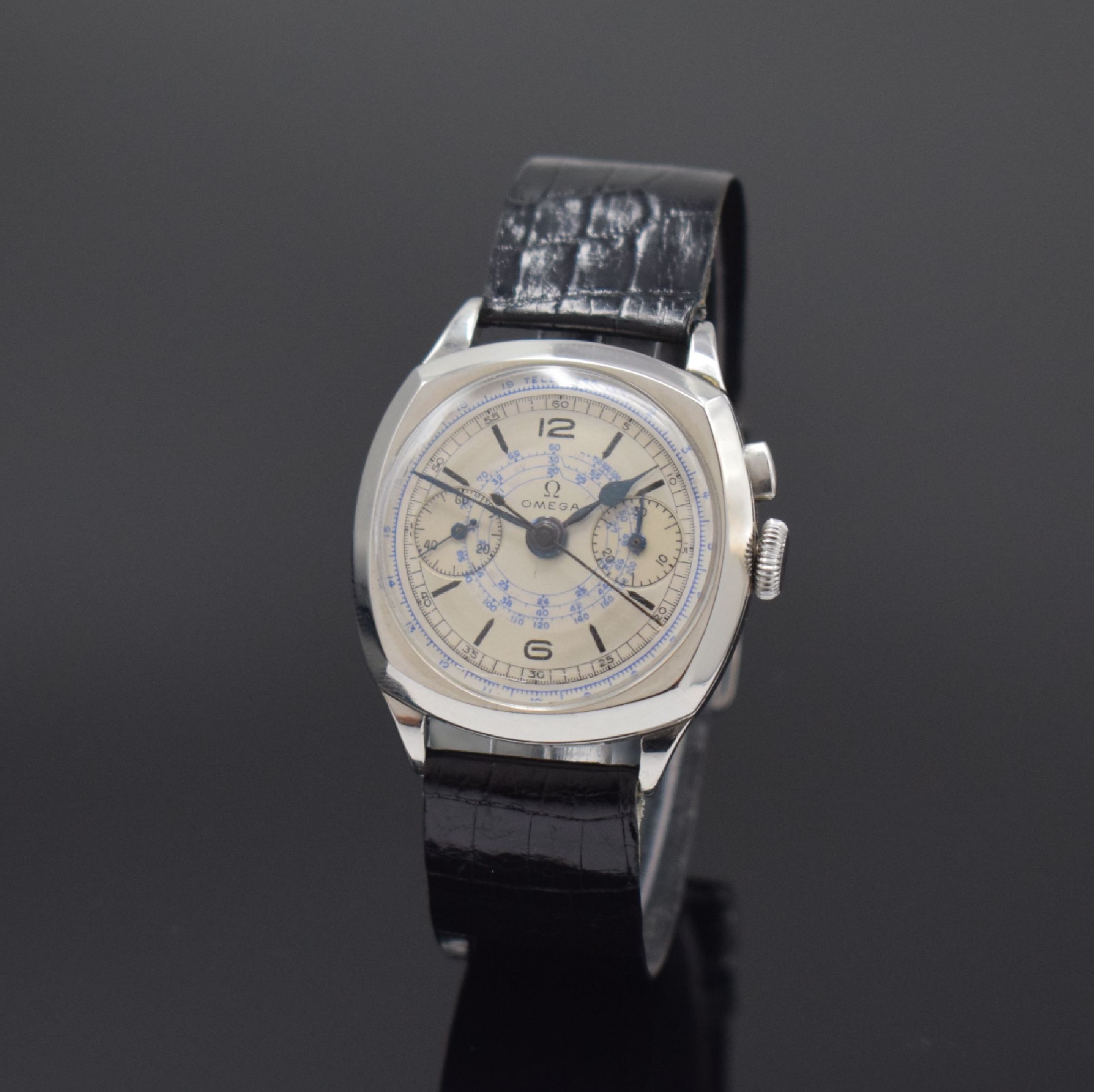 OMEGA Carré-Cambré Armbandchronograph in Stahl, Schweiz um 1940, Handaufzug, 3-tlg. Geh., Boden u. Glasrand aufgedr., silb. Zifferbl. rest., gebl. ...