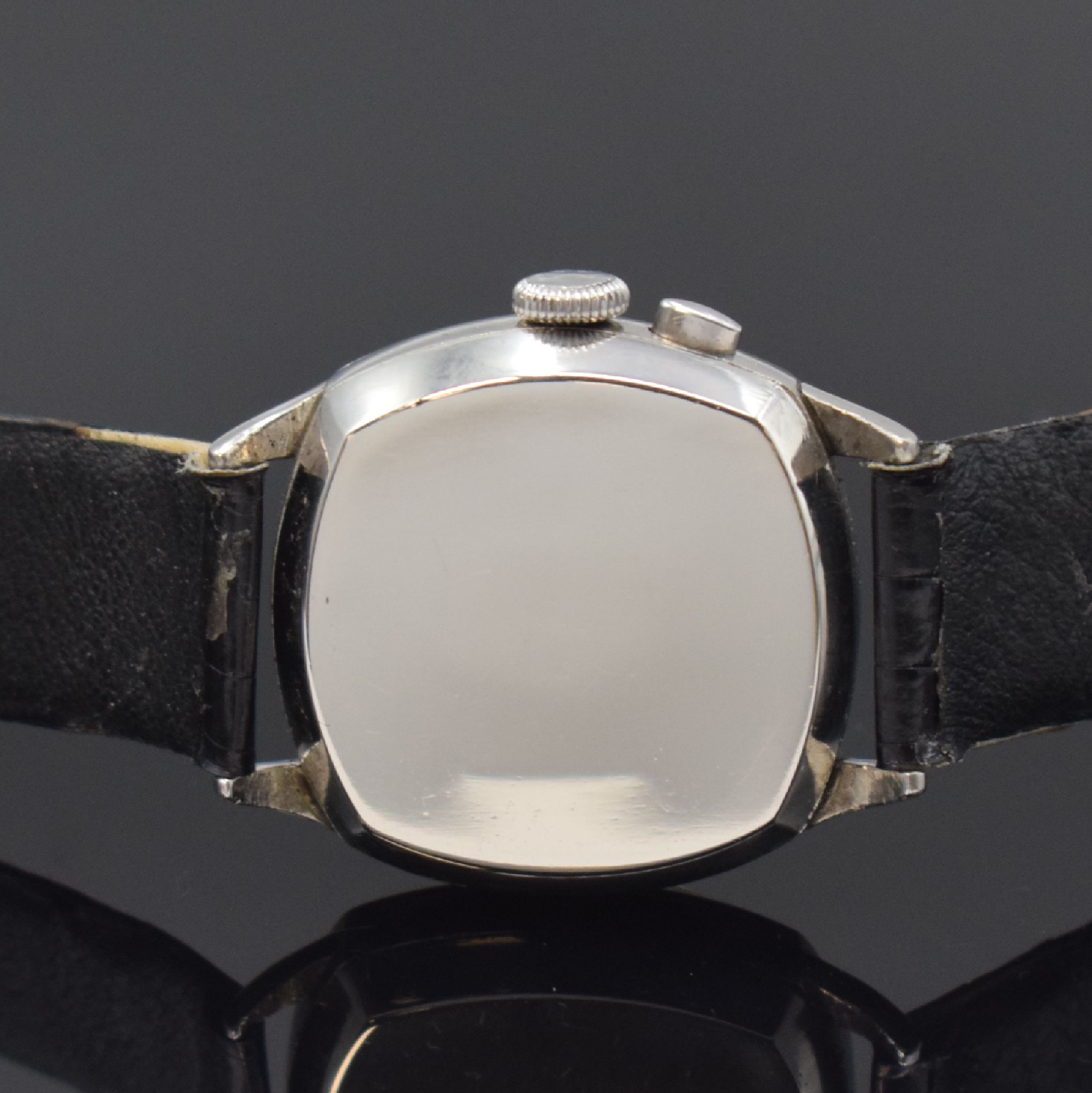 Detail c: OMEGA Carré-Cambré Armbandchronograph in Stahl, Schweiz um 1940, Handaufzug, 3-tlg. Geh., Boden u. Glasrand aufgedr., silb. Zifferbl. rest., gebl. ...