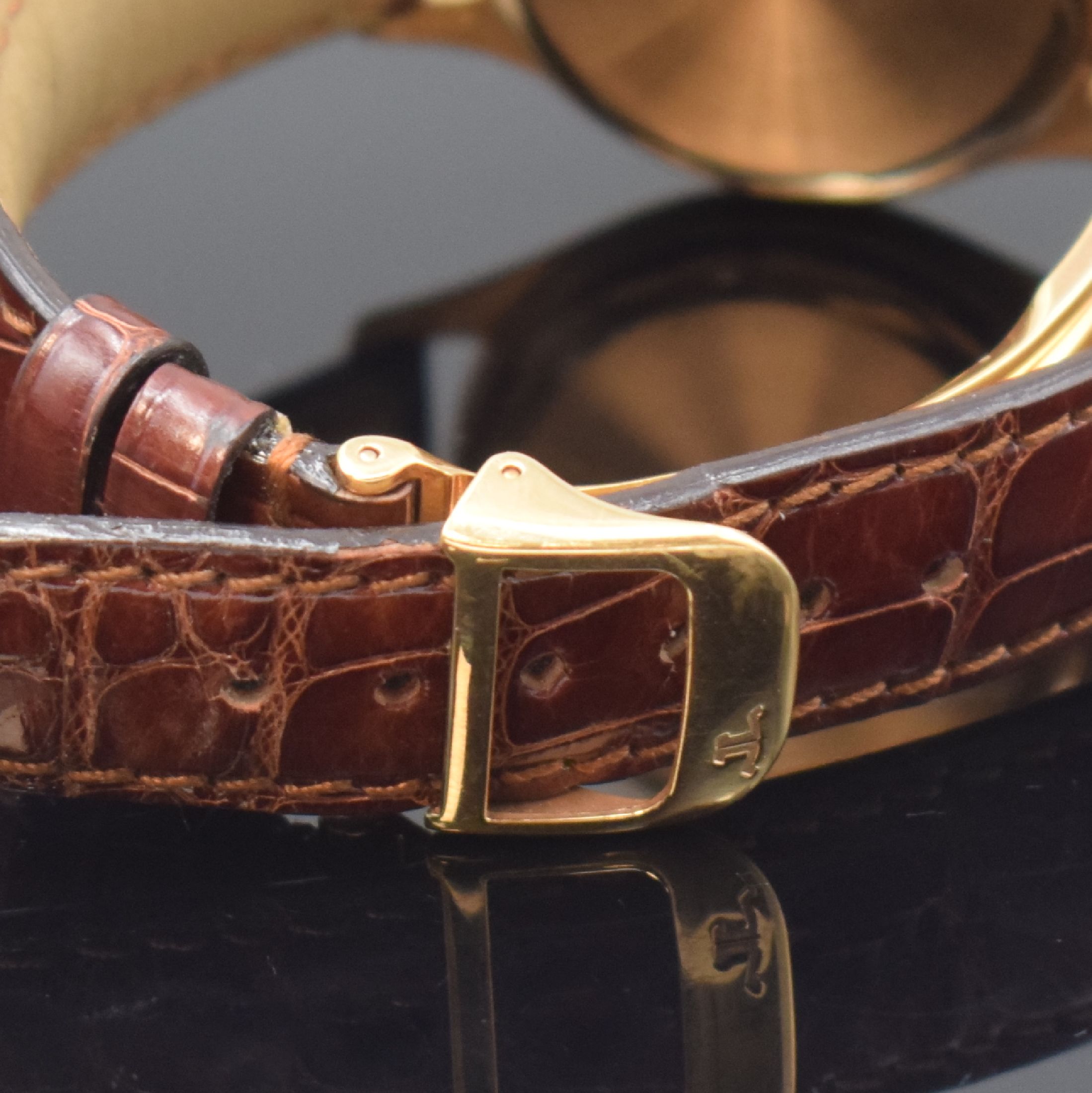 Detail b: VACHERON & CONSTANTIN Herrenarmbanduhr in RG 750/000 mit JLC-Faltschließe in RG 750/000, Schweiz um 1955, Automatik, verschr. Geh., silb. Zifferbl. ...