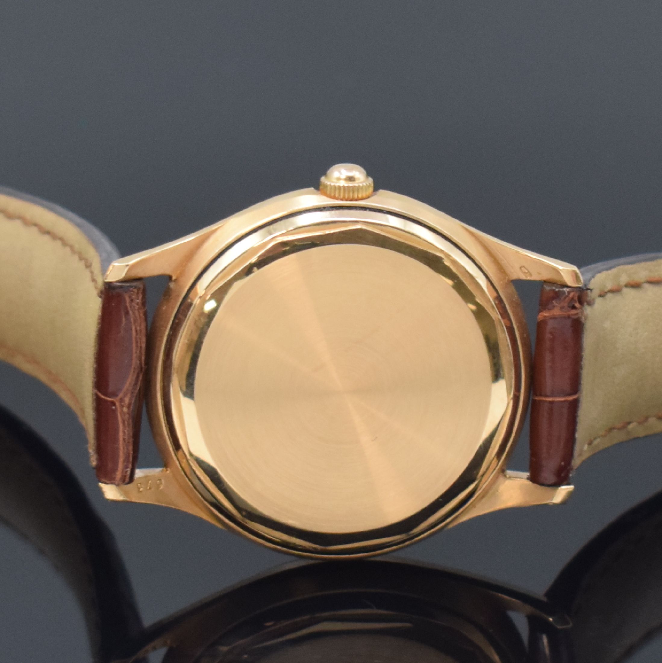 Detail e: VACHERON & CONSTANTIN Herrenarmbanduhr in RG 750/000 mit JLC-Faltschließe in RG 750/000, Schweiz um 1955, Automatik, verschr. Geh., silb. Zifferbl. ...