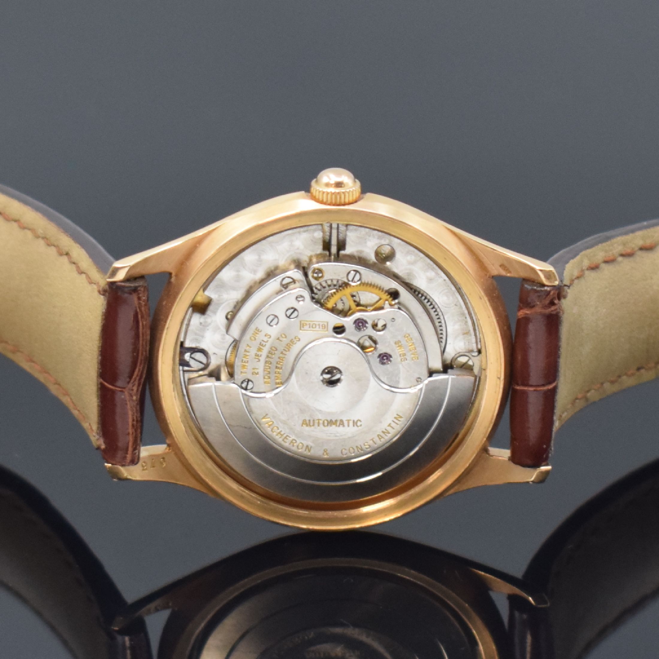 Detail f: VACHERON & CONSTANTIN Herrenarmbanduhr in RG 750/000 mit JLC-Faltschließe in RG 750/000, Schweiz um 1955, Automatik, verschr. Geh., silb. Zifferbl. ...