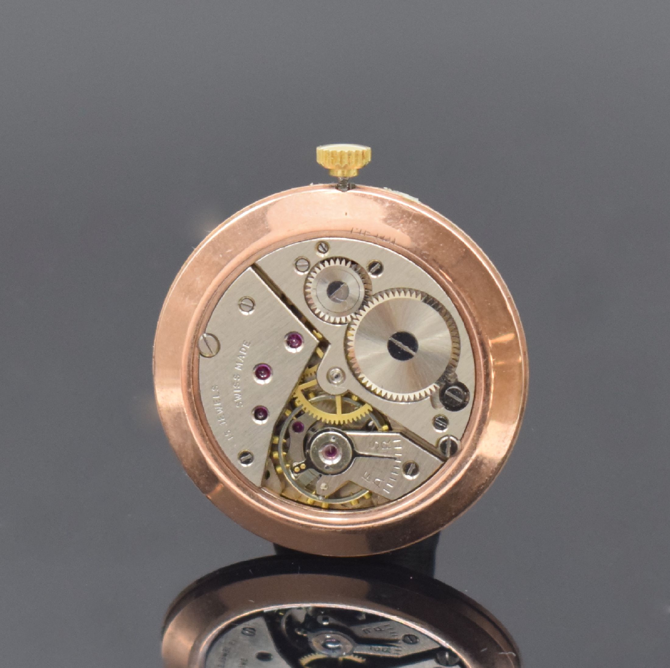Detail d: FRECO Armbanduhr in RoseG 750/000, Schweiz um 1950, Handaufzug, 2-teil. Gehäuse, Boden aufgedr., silb. rest. Zifferbl. m. aufges., gold. Std.-Ind., ...