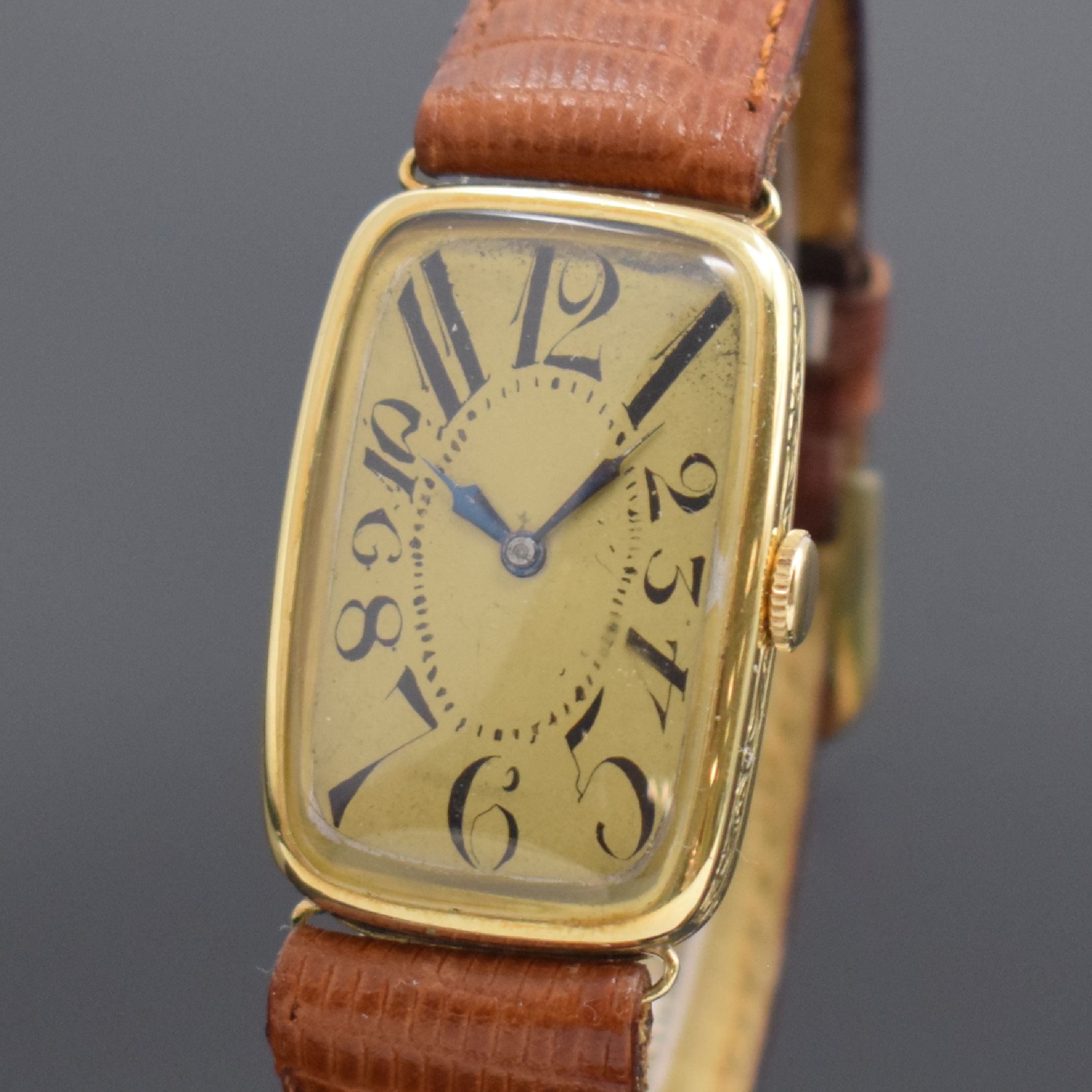 Detail a: Frühe Herrenarmbanduhr in GG 585/000, Schweiz f. deutschen Markt um 1925, Handaufzug, Scharniergehäuse sign. Bosch, pat. Zifferbl. m. arab. Zahlen, ...