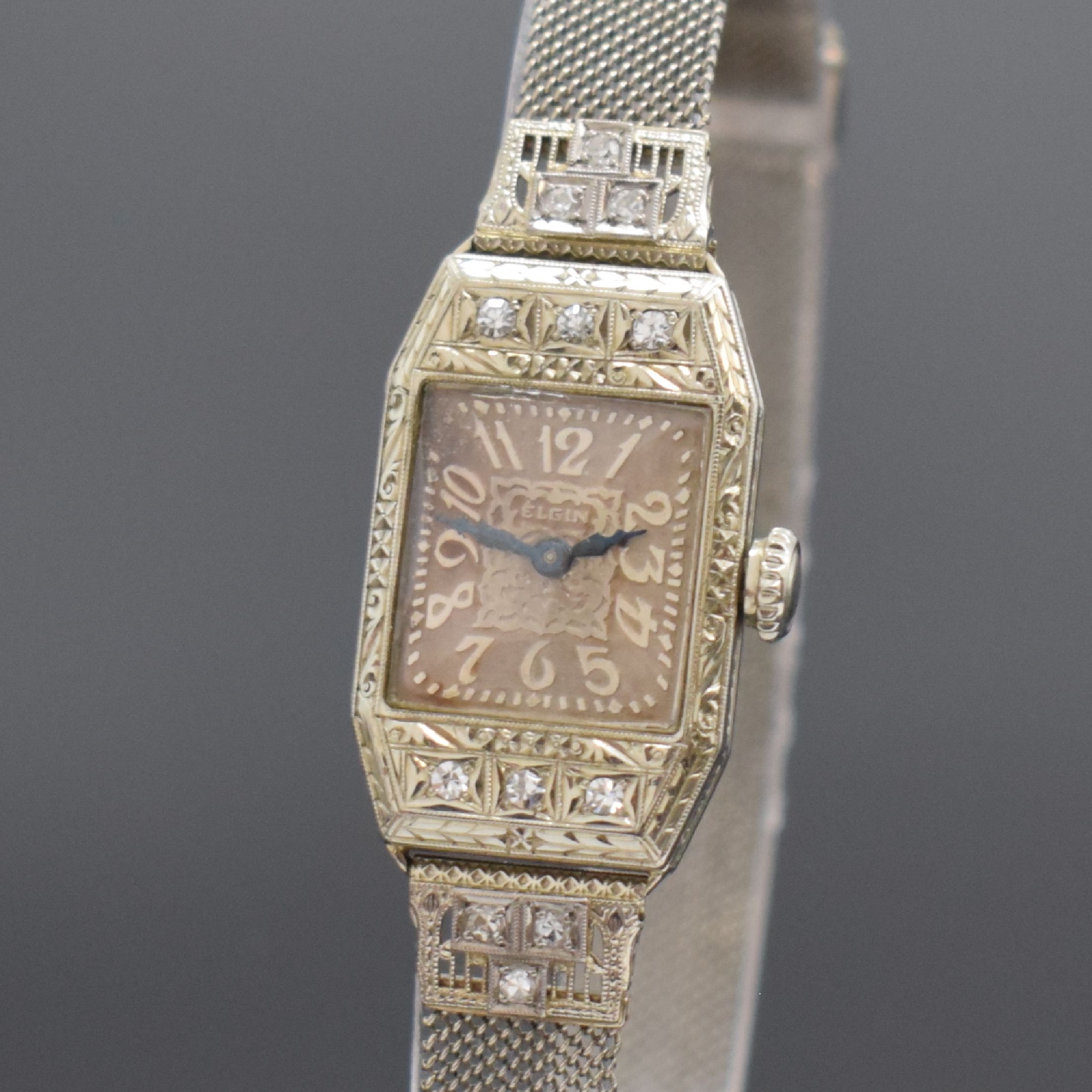 Detail a: ELGIN Art-Deco Damenarmbanduhr in WG 585/000, USA um 1925, Handaufzug, 2-teil. grav. Gehäuse m. Diamanten bes., Boden mit Monogramm aufgedr., feines ...