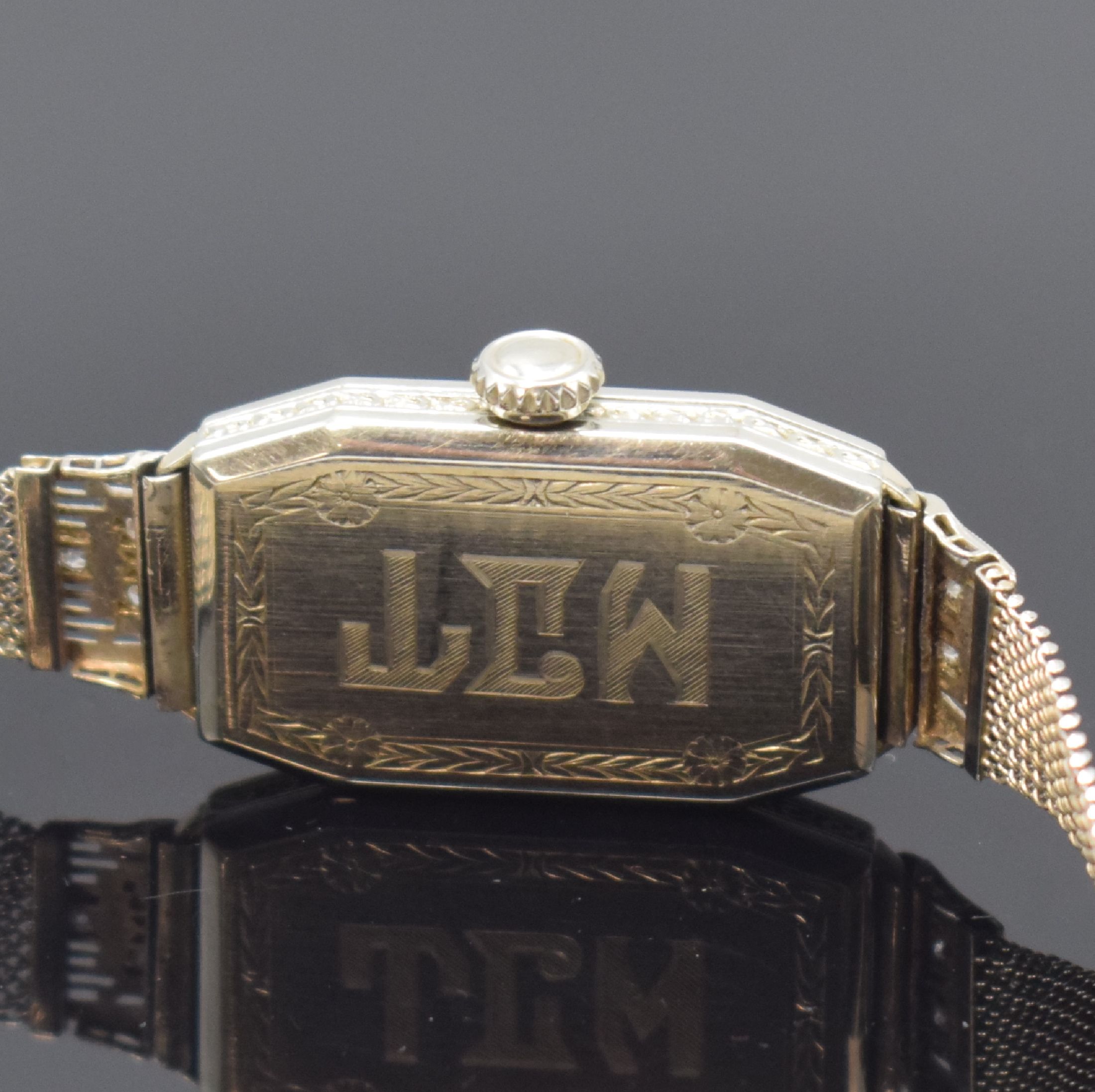 Detail c: ELGIN Art-Deco Damenarmbanduhr in WG 585/000, USA um 1925, Handaufzug, 2-teil. grav. Gehäuse m. Diamanten bes., Boden mit Monogramm aufgedr., feines ...