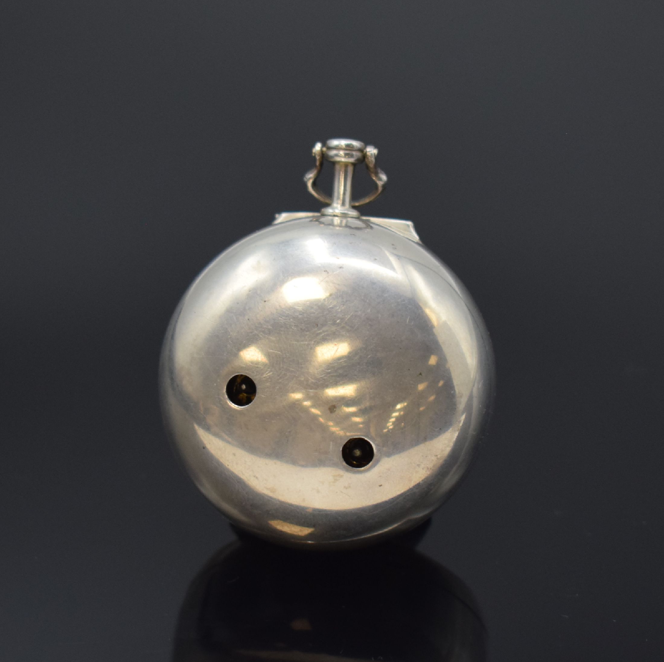 Detail b: JOHN TRUBSHAN London frühe Spindeltaschenuhr in Silber mit Stunden-Selbstschlag, England um 1720, doppeltes Geh. später, Emailzifferbl. um 1760 ...