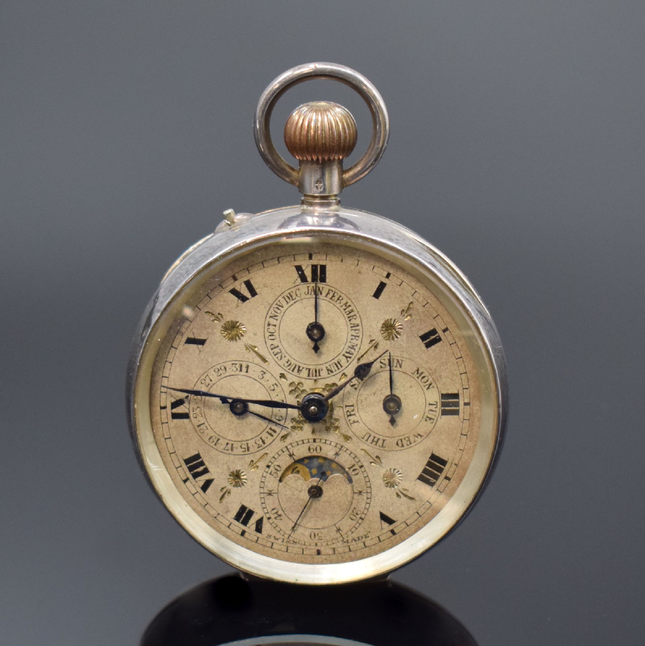 Offene Taschenuhr mit Vollkalender in Silber, Schweiz um 1890, silb., patiniertes Zifferbl. m. röm. Zahlen, gebl. Zeiger, Stiftenankerwerk, D. ca. ...