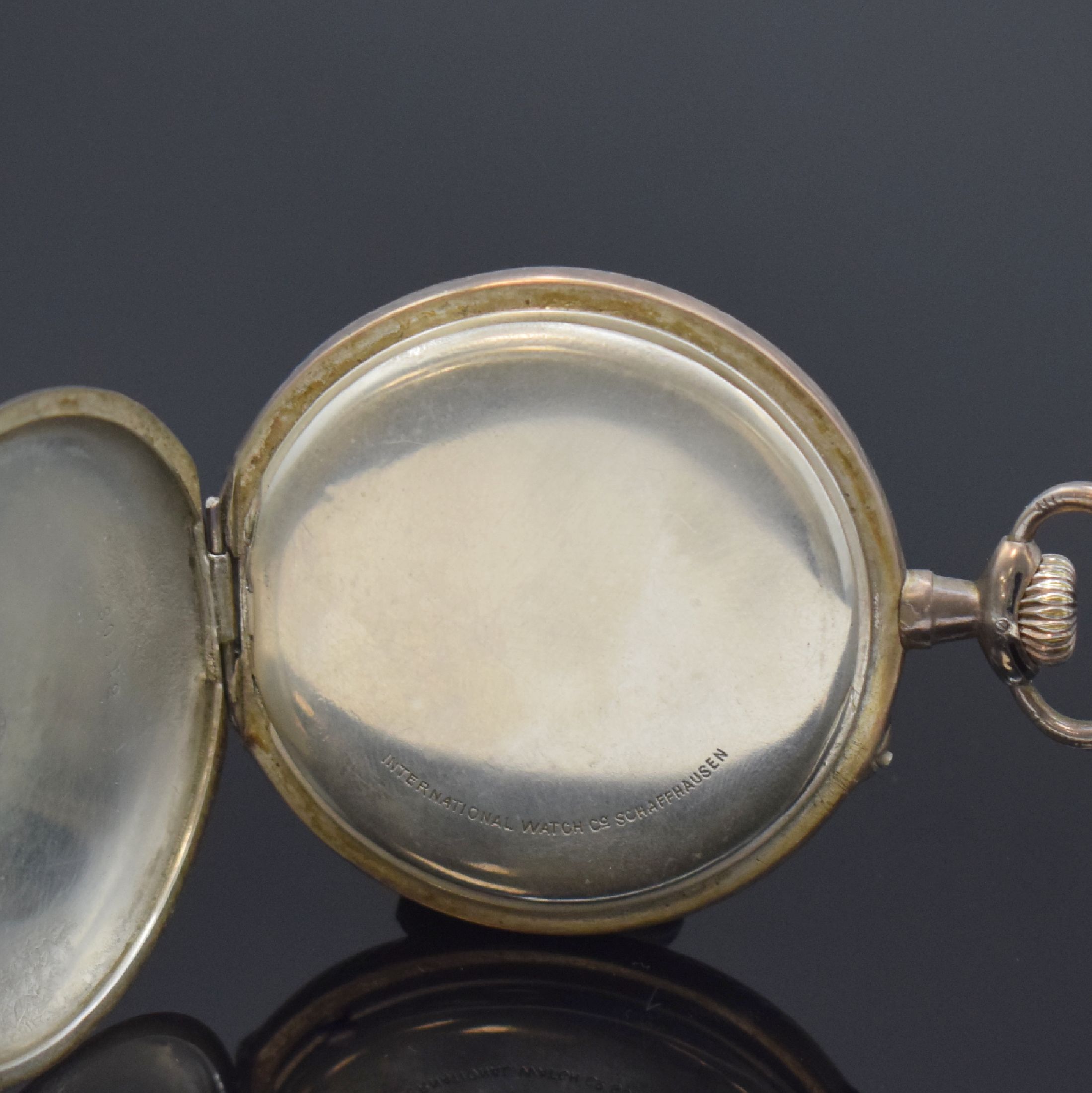 Detail c: IWC offene Taschenuhr in Silber, Schweiz um 1912, Emailzifferbl. m. arab. Zahlen, gold. Zeiger, verg. Werk Kal. 52, Komp.-Unr., gebl. Breguet-Sp., ...