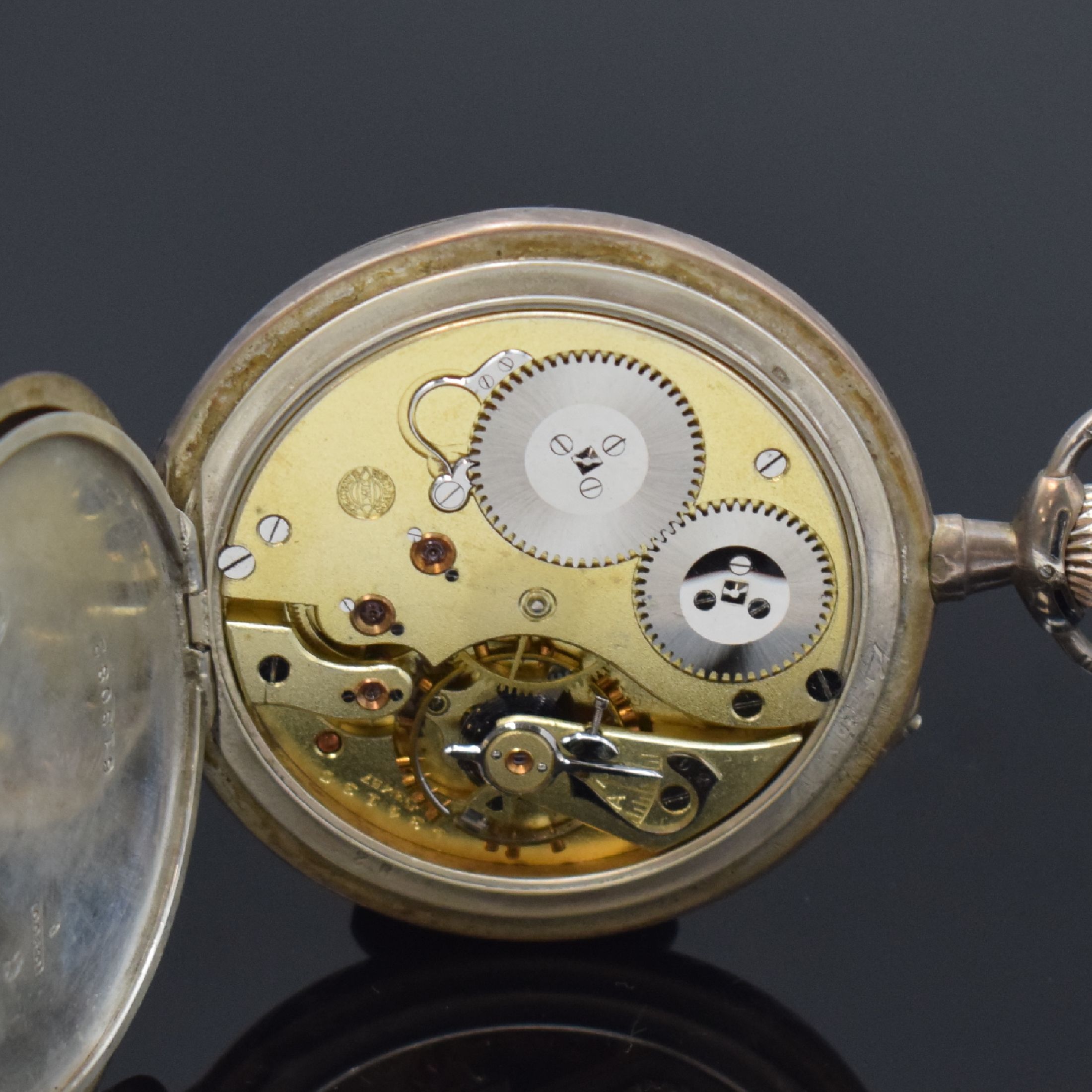 Detail e: IWC offene Taschenuhr in Silber, Schweiz um 1912, Emailzifferbl. m. arab. Zahlen, gold. Zeiger, verg. Werk Kal. 52, Komp.-Unr., gebl. Breguet-Sp., ...