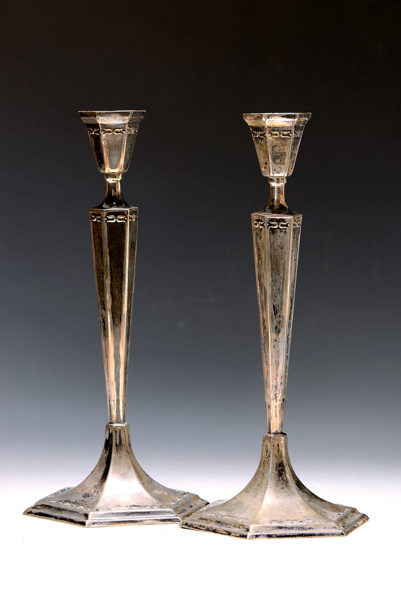 Paar Kerzenleuchter, Frankreich, Silber, sechskantige Form, H. ca. 28.5 cm, ca. 240 g