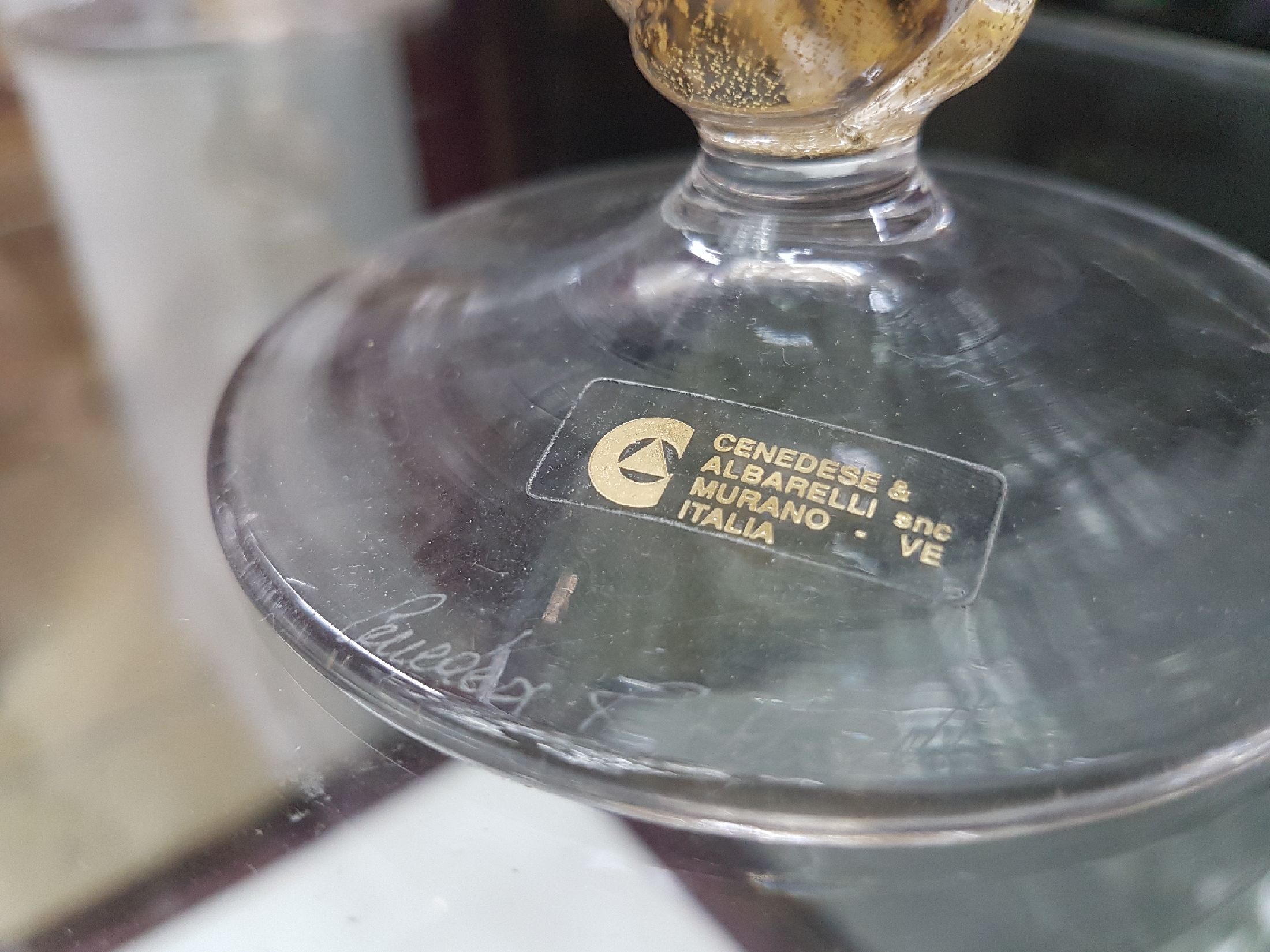 Detail e: Zweiundreissig Trinkgläser, Cenedese & Albarelli, Murano, 20.Jh., farbloses Glas, Schaft und gedrehter Nodus mit Goldstaub -Einpuderungen, 8 ...