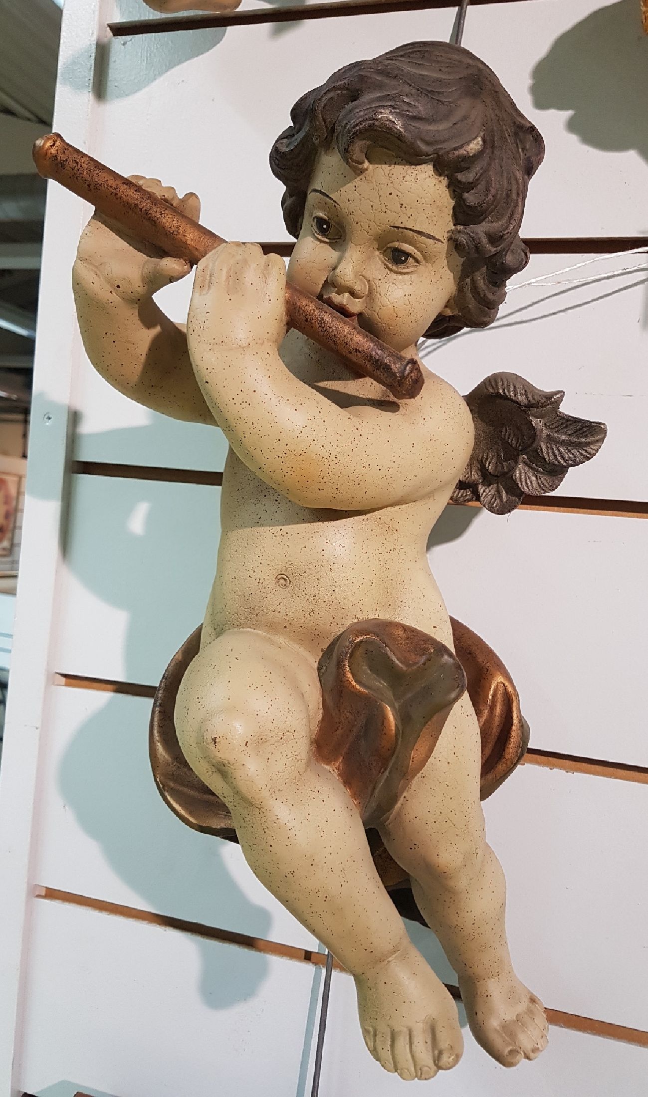 Detail c: Paar Putten, 20.Jh., Kunstguss, polychrom bemalt, Darstellung je mit Flöte und Mandoline, Alterssp., H. je. 47 cm
