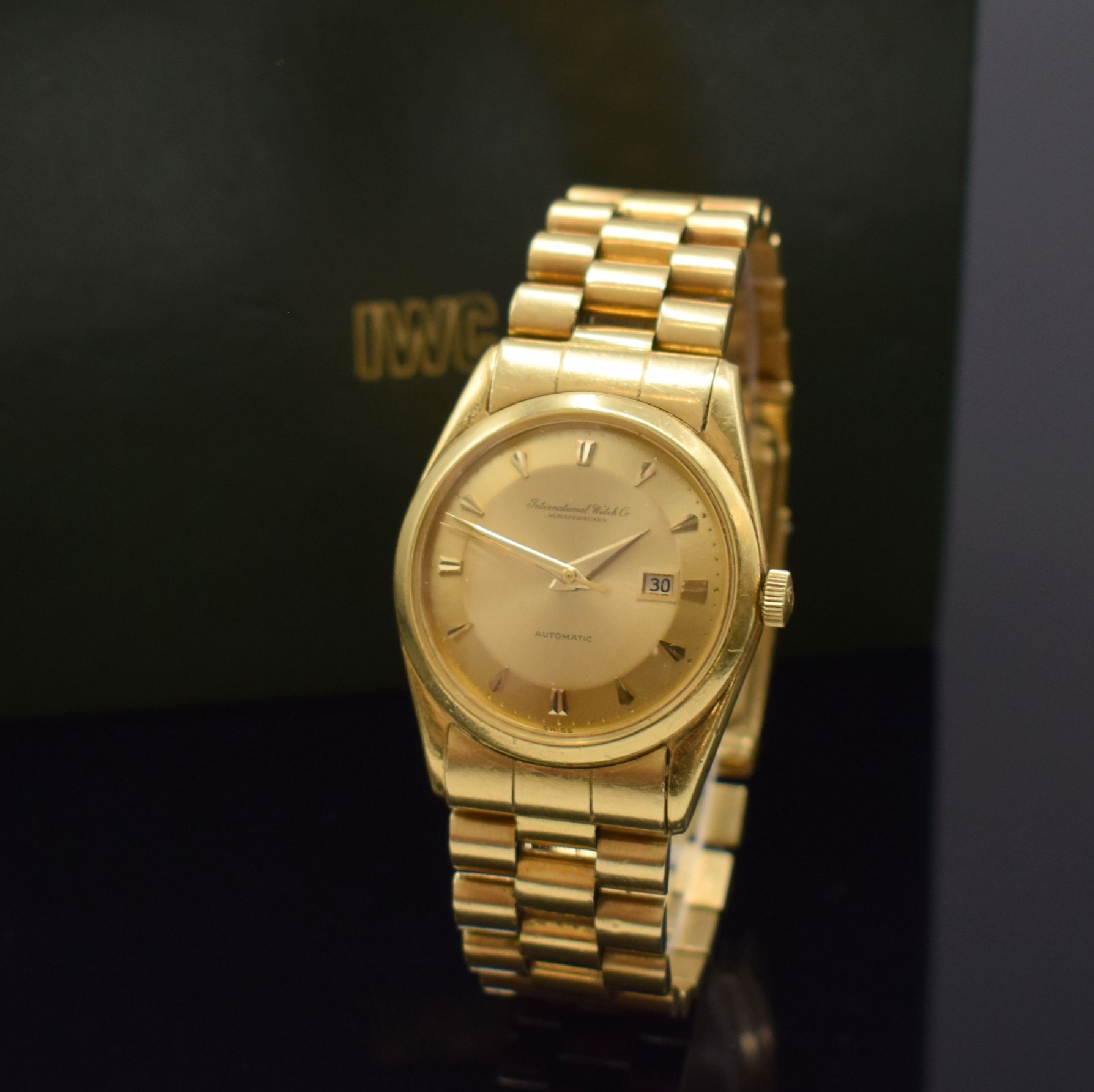 IWC Herrenarmbanduhr in GG 750/000, Schweiz um 1964, Automatik, Boden und Glasrand aufgedr, neutr. GG 750/000 Gliederband m. Faltschl., Pie Pan ...