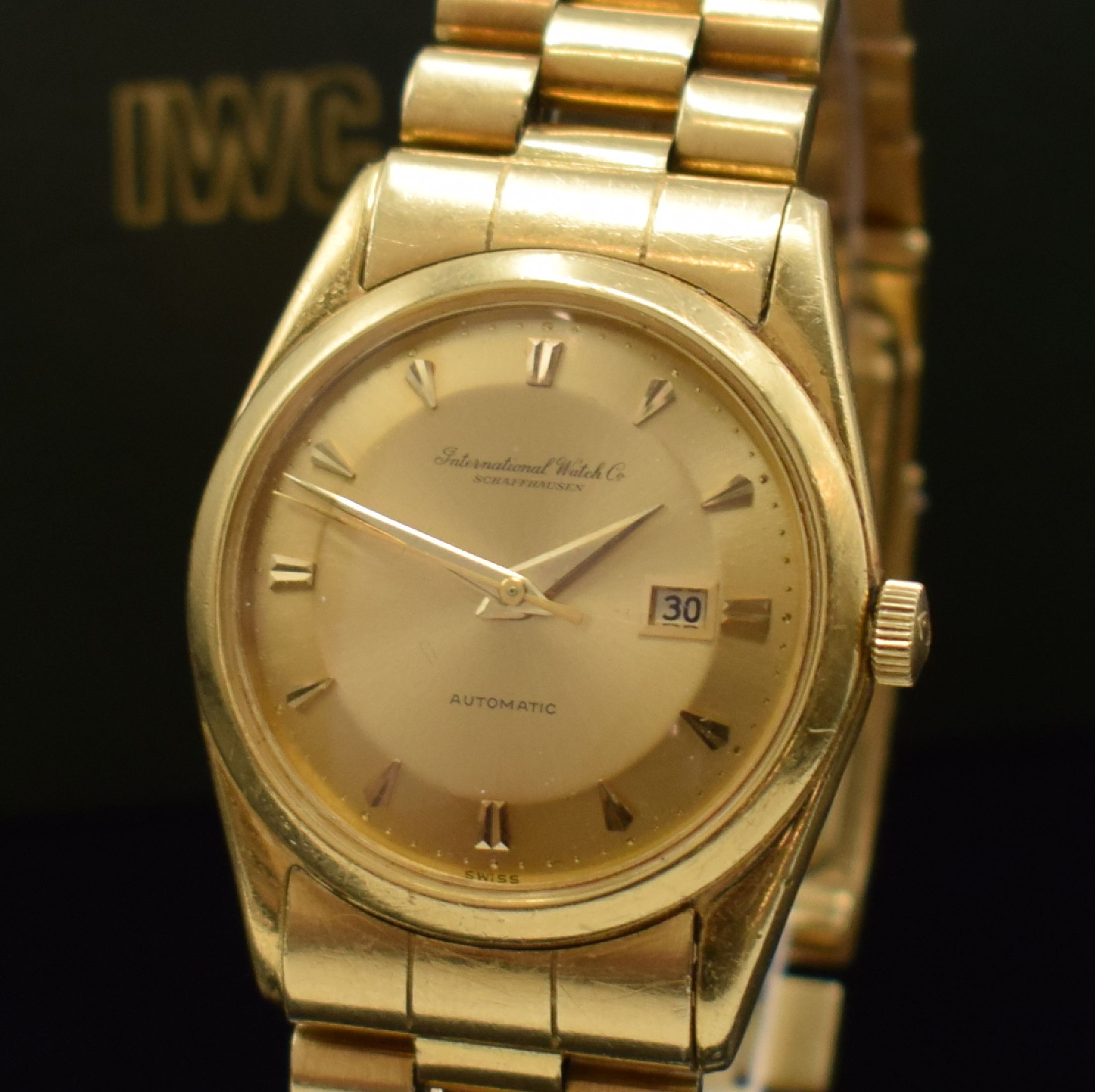 Detail a: IWC Herrenarmbanduhr in GG 750/000, Schweiz um 1964, Automatik, Boden und Glasrand aufgedr, neutr. GG 750/000 Gliederband m. Faltschl., Pie Pan ...