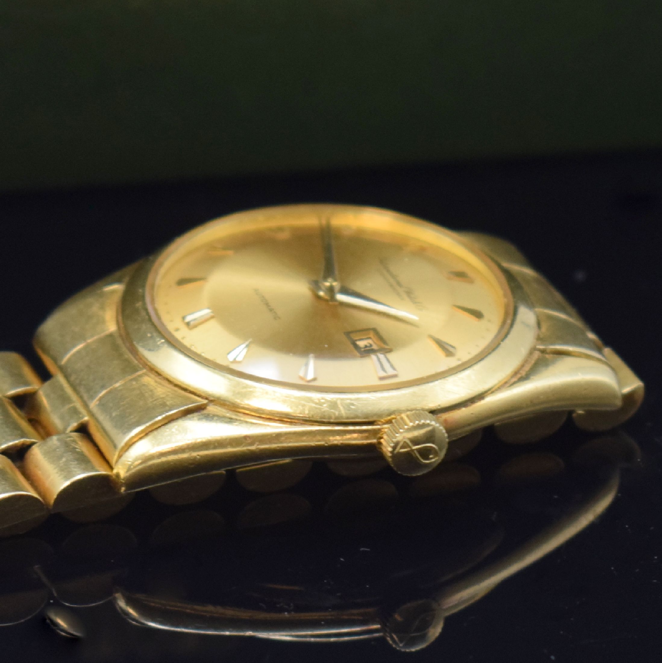 Detail d: IWC Herrenarmbanduhr in GG 750/000, Schweiz um 1964, Automatik, Boden und Glasrand aufgedr, neutr. GG 750/000 Gliederband m. Faltschl., Pie Pan ...