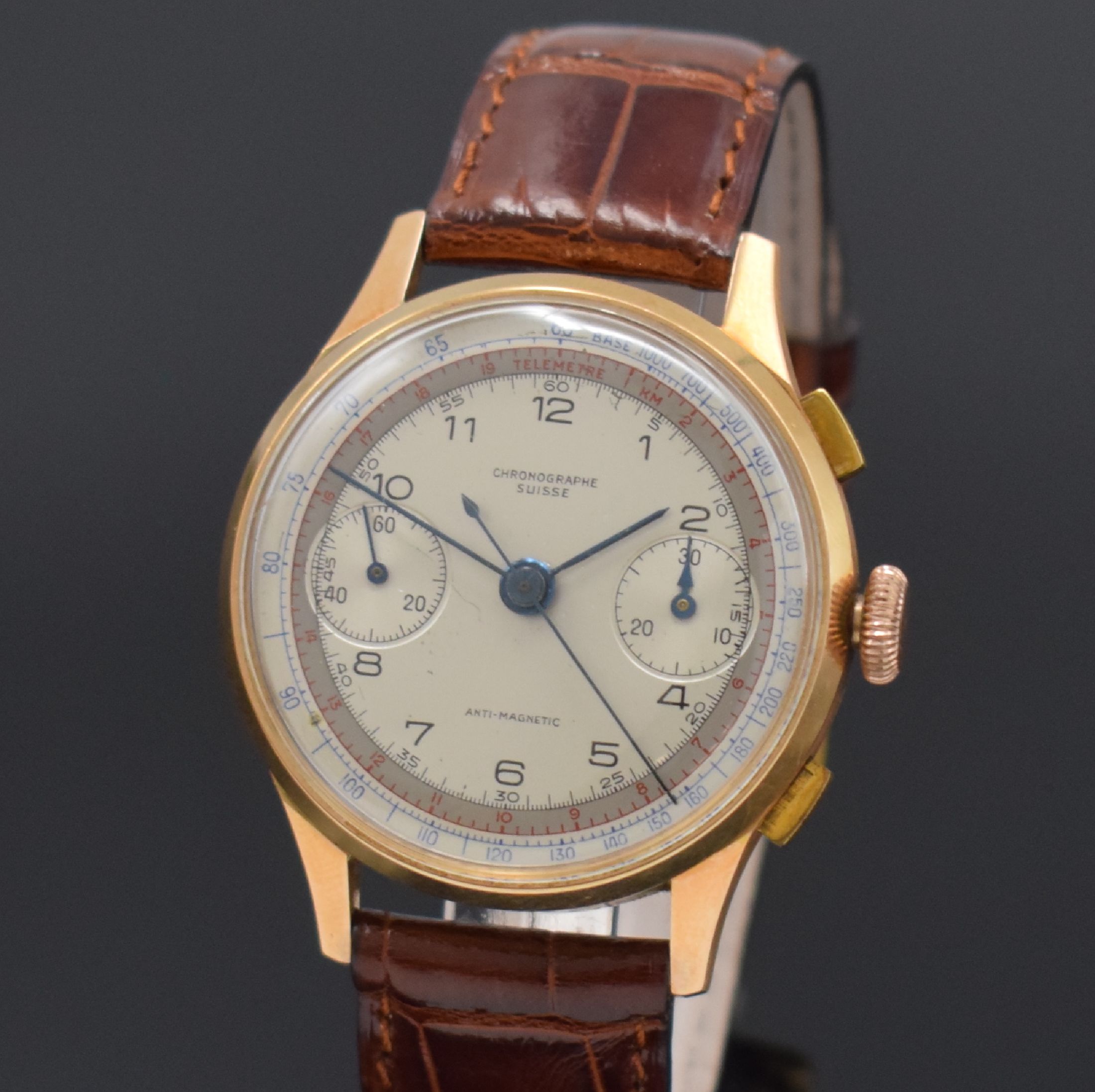 Detail a: CHRONOGRAPHE SUISSE Schaltradchronograph in RG 750/000, Handaufzug, Schweiz um 1948, Boden und Glasrand aufgedr., Metallcuv. zur Armierung, silb. ...