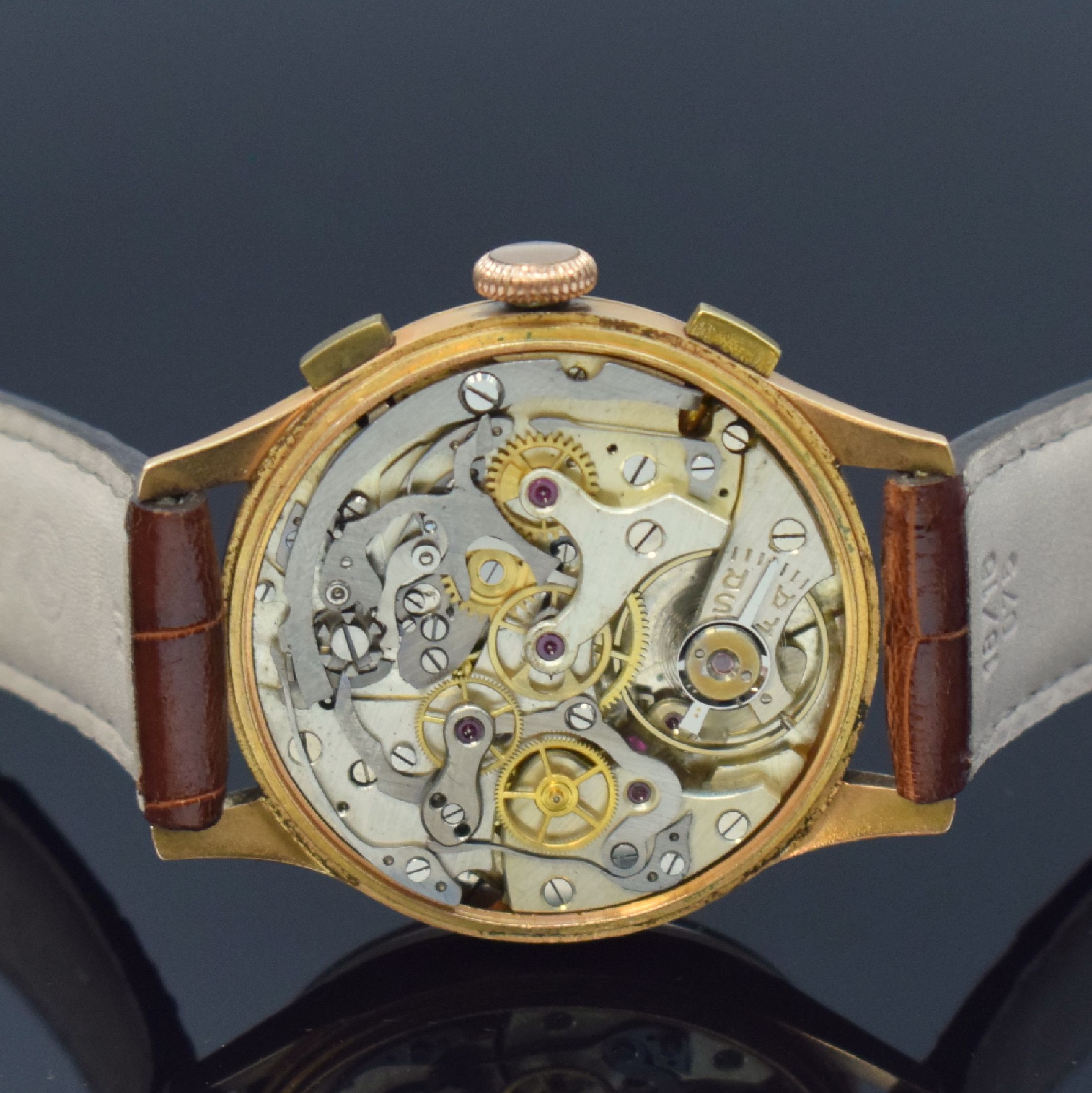 Detail e: CHRONOGRAPHE SUISSE Schaltradchronograph in RG 750/000, Handaufzug, Schweiz um 1948, Boden und Glasrand aufgedr., Metallcuv. zur Armierung, silb. ...