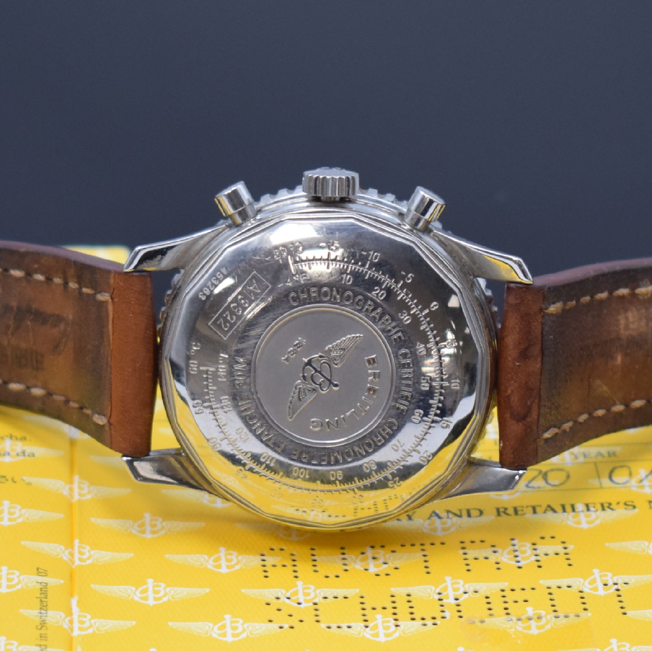 Detail d: BREITLING Armbandchronograph Old Navitimer Referenz A13322, Automatik, Chronometer in Edelstahl inkl. orig. Lederband m. orig. Dornschl., Boden ...