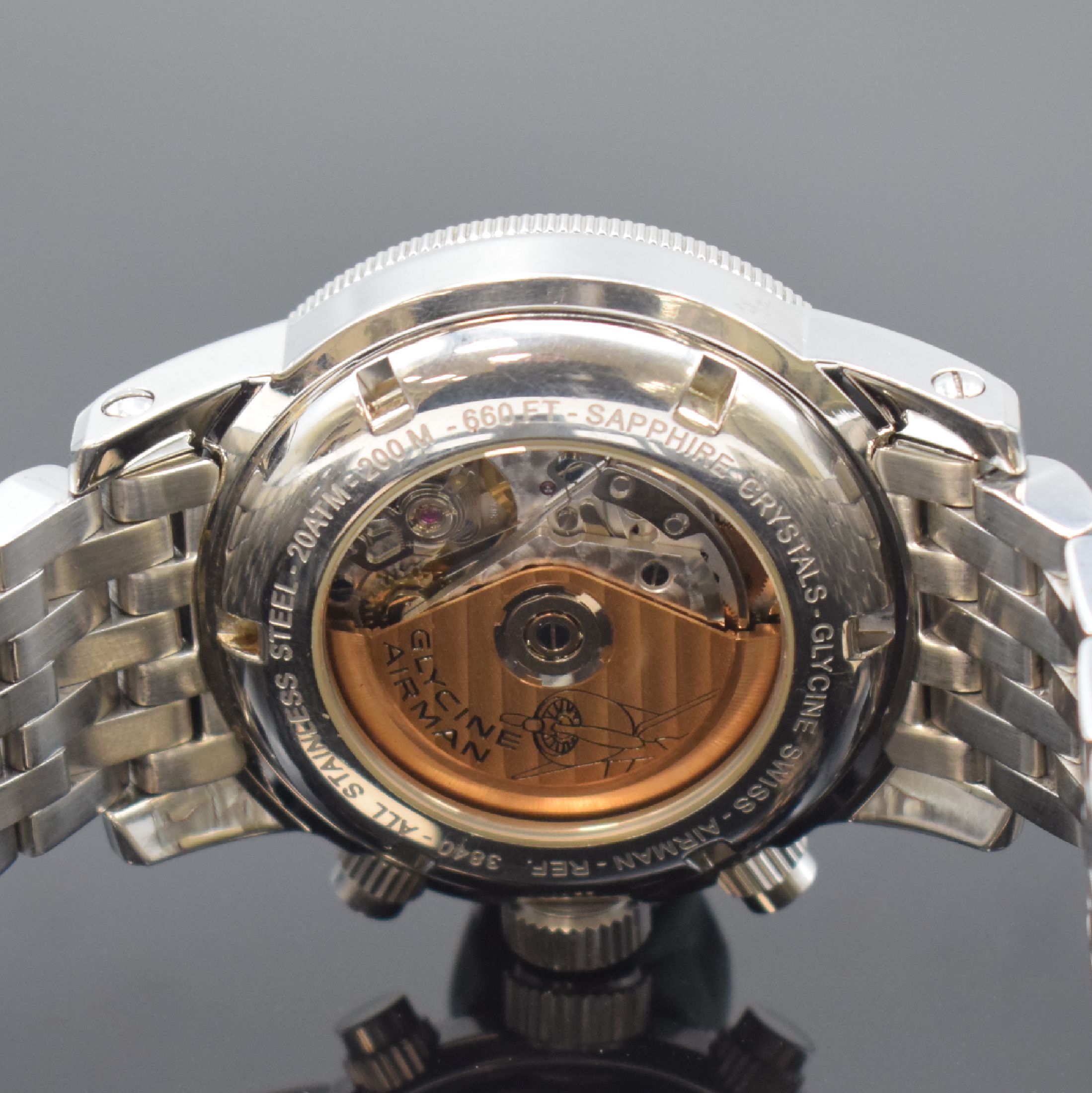 Detail e: GLYCINE Herrenarmbanduhr Airman Referenz 3840, Automatik, Schweiz um 2011, Edelstahlgeh. inkl. Gliederband m. dopp. Faltschl., Boden, Krone und ...