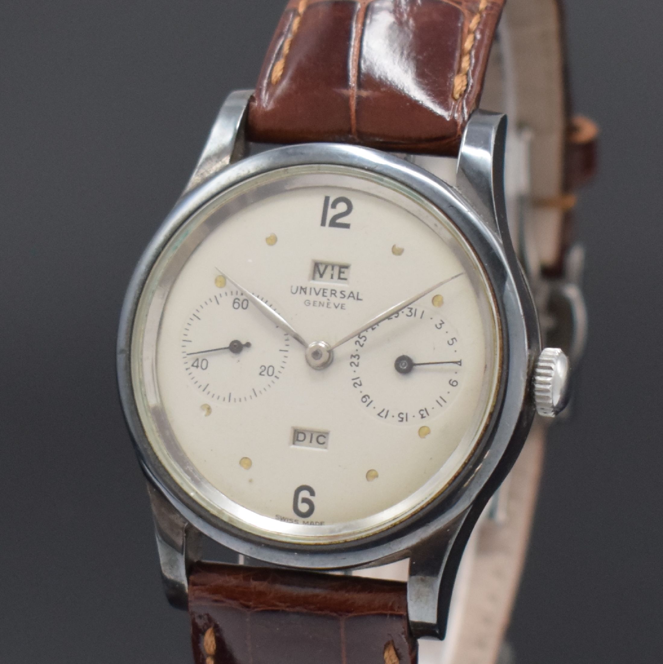 Detail a: UNIVERSAL GENEVE Kalenderarmbanduhr im neutralen Silbergehäuse, Schweiz um 1945 / 1990, Handaufzug, beids. vergl. Sterlingsilber Gehäuse, seitl. ...