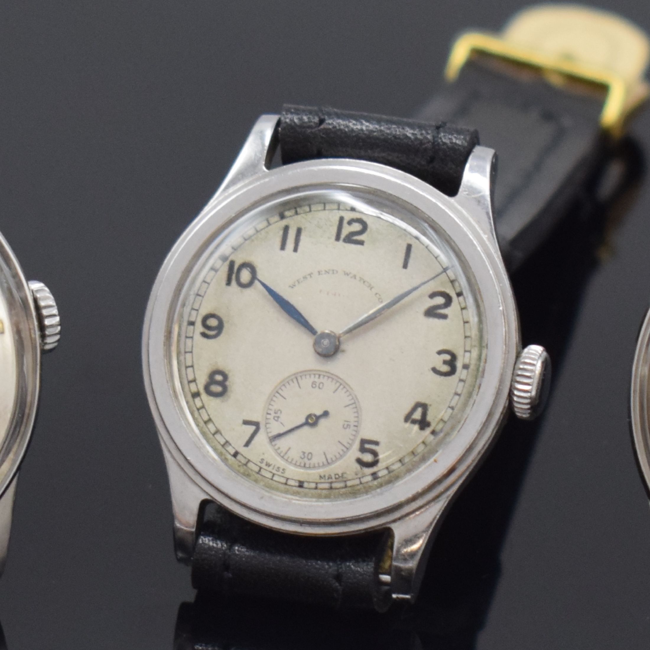Detail b: LONGINES 3 Armbanduhren in Stahl, Schweiz ca. 1942-1953, verg. Werke, 1) gedr. Geh., Zifferbl. rest., Kaliber 12.68Z, 15 Steine, Komp.-Unruh, D. ca. ...