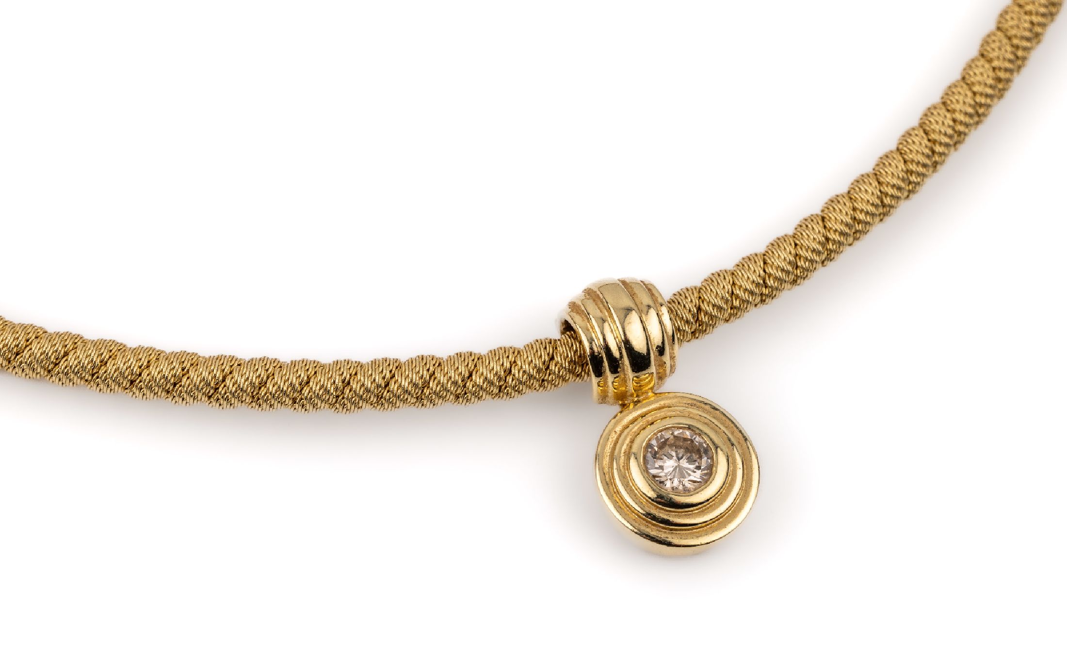 14 kt Gold Brillant-Clipanhänger, an Halsreif, GG 585/000, einzelner Brillant ca. 0.50 ct get.Weiß/p, Halsreif, L. ca. 47 cm, Karabinerschließe, ...