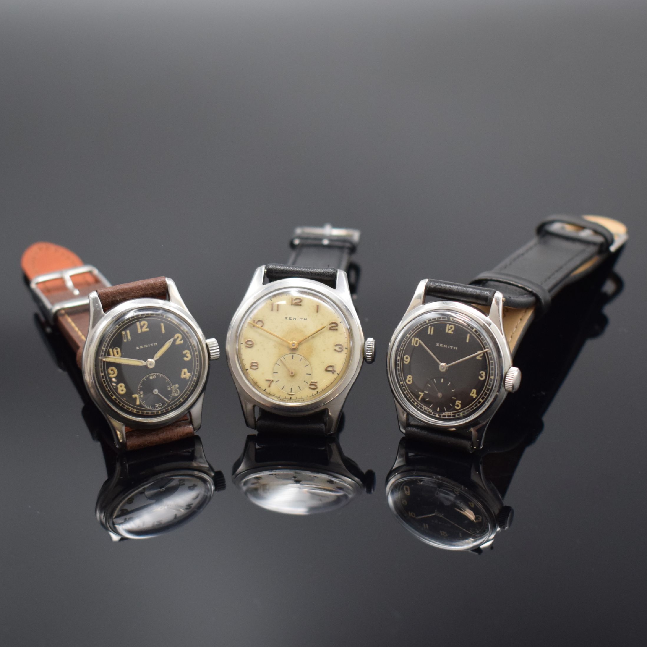 ZENITH 3 verschraubte Armbanduhren in Stahl, Schweiz um 1945, Handaufzug, verg. Werke Kaliber 106, 15 Steine, Gluc.-Unruh, 1.) schwarzes Glanzblatt ...