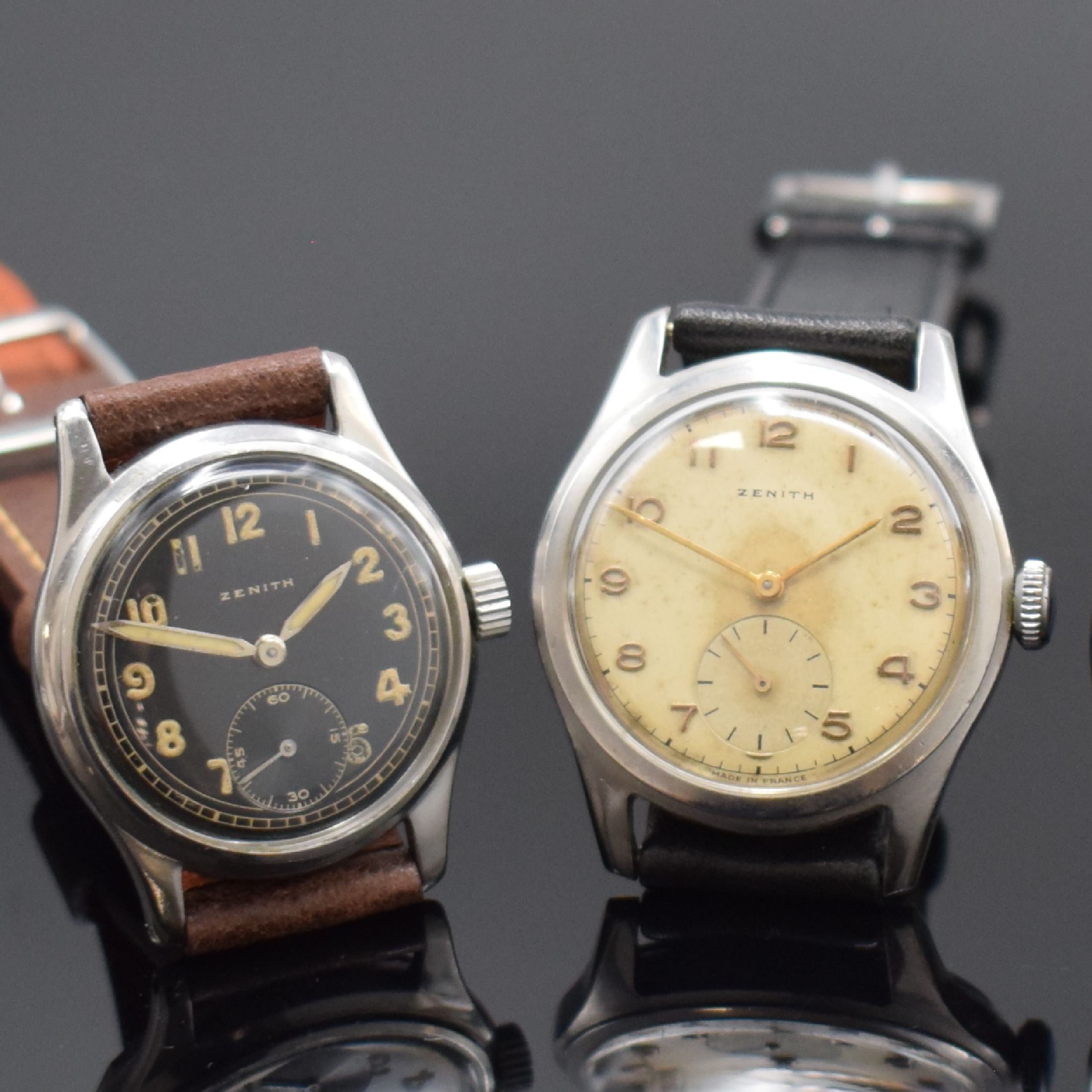 Detail b: ZENITH 3 verschraubte Armbanduhren in Stahl, Schweiz um 1945, Handaufzug, verg. Werke Kaliber 106, 15 Steine, Gluc.-Unruh, 1.) schwarzes Glanzblatt ...