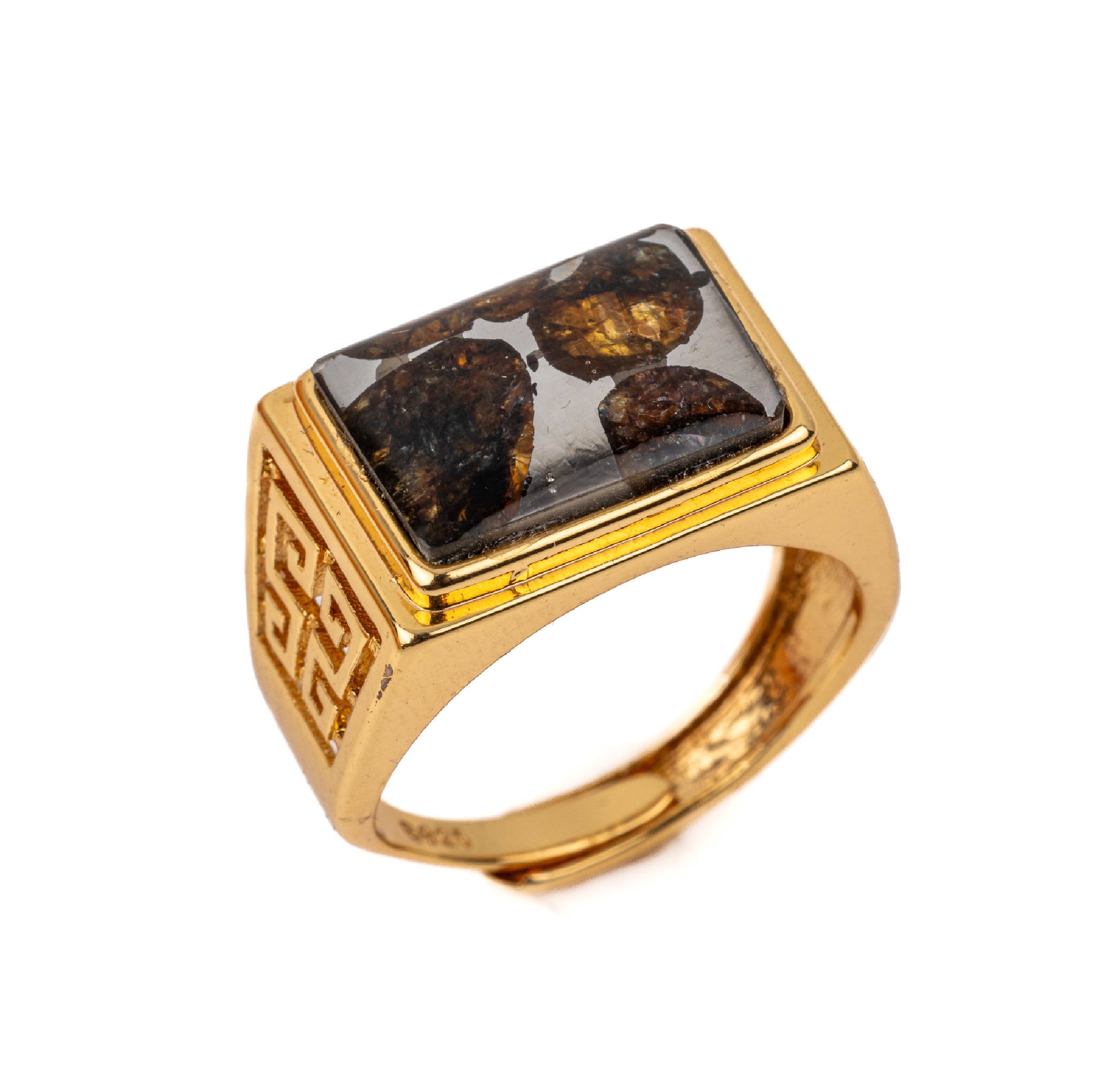 Silberring, 925er Silber vergoldet, mit "Sericho" Pallasit Meteorit, Kenia, Erstfund 2016, durchscheinende Olivine mit einer metallischen ...