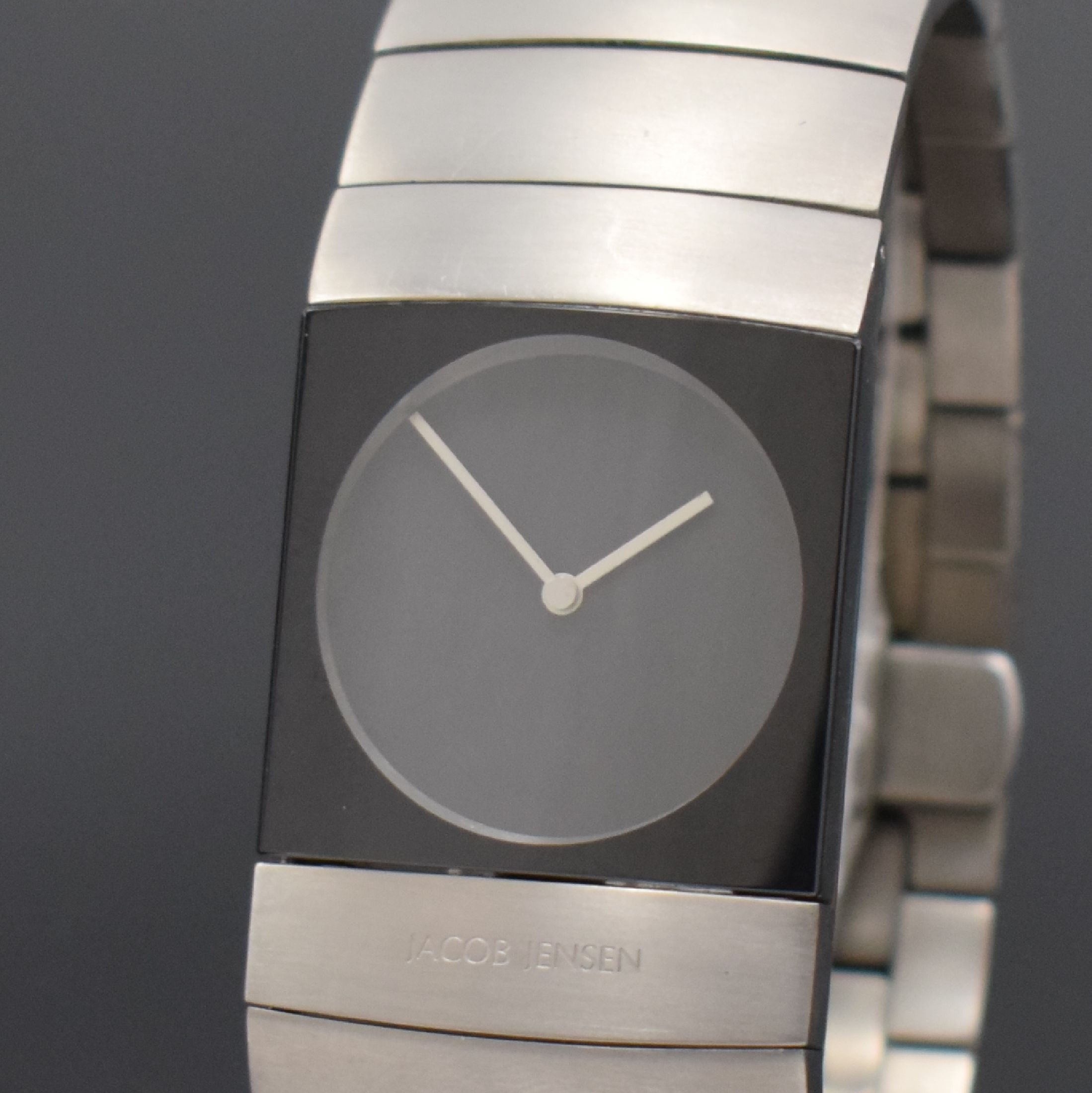 Detail a: JACOB JENSEN Design-Armbanduhr in Titan/Titan-band Referenz 570, Dänemark / Schweiz um 2020, quartz, 4-fach verschr. Geh., integr. Gliederband m. ...