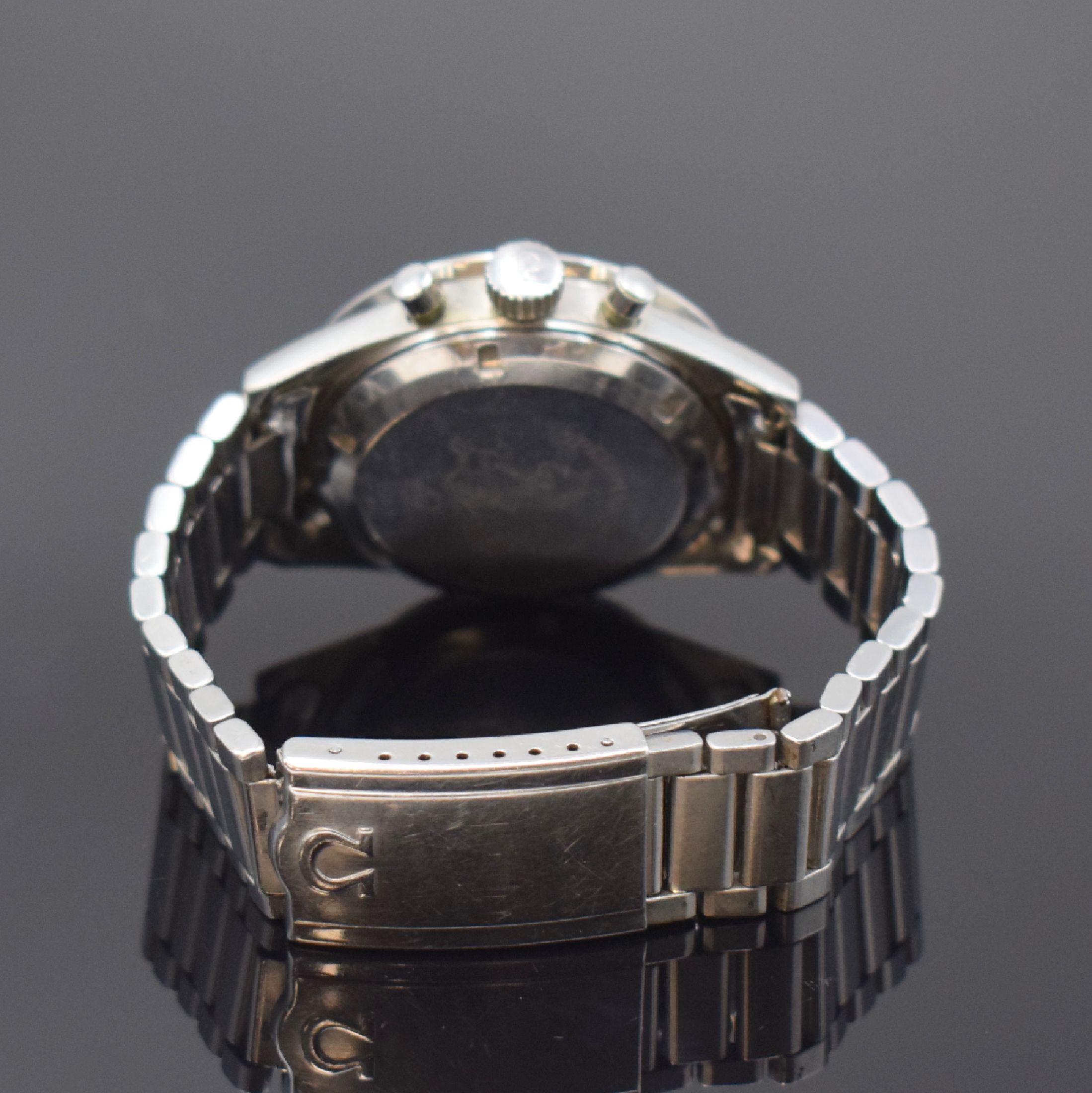 Detail d: OMEGA Speedmaster Herrenchronograph Referenz 2998, Schweiz um 1962, Handaufzug, Stahlgeh., Boden verschr., orig. Omega Stahlband (Anstoß-Nr. 48) m. ...