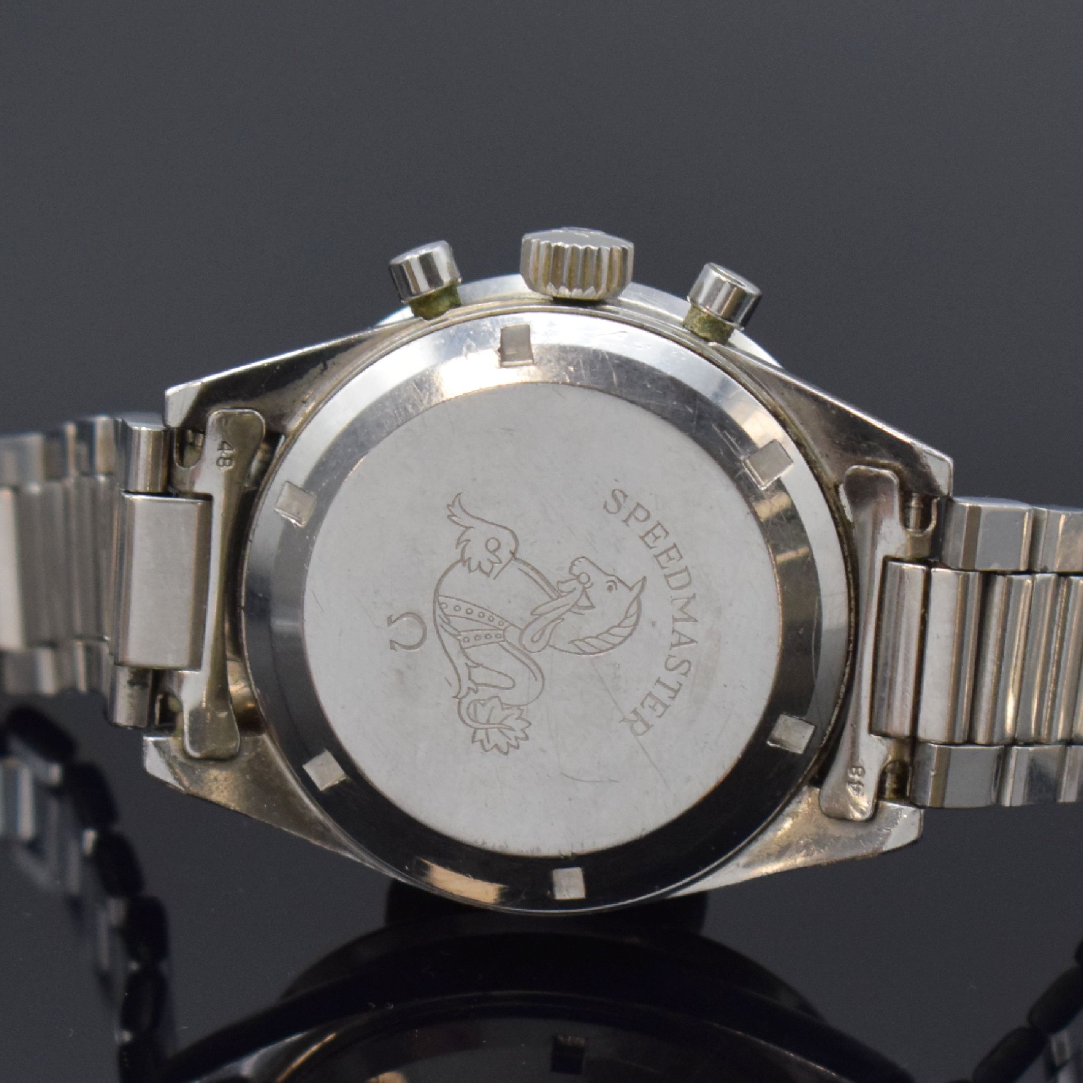 Detail g: OMEGA Speedmaster Herrenchronograph Referenz 2998, Schweiz um 1962, Handaufzug, Stahlgeh., Boden verschr., orig. Omega Stahlband (Anstoß-Nr. 48) m. ...