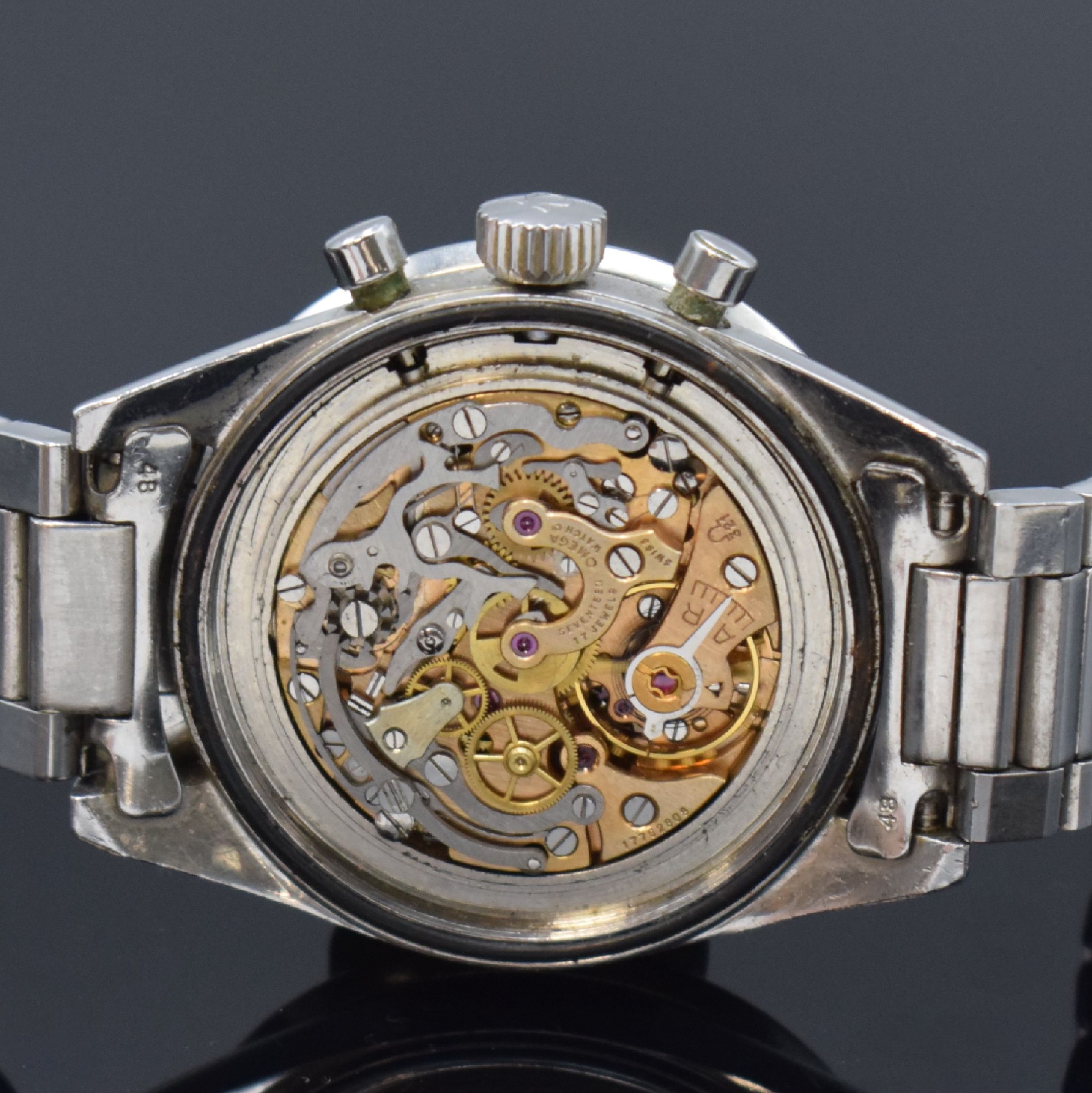 Detail j: OMEGA Speedmaster Herrenchronograph Referenz 2998, Schweiz um 1962, Handaufzug, Stahlgeh., Boden verschr., orig. Omega Stahlband (Anstoß-Nr. 48) m. ...