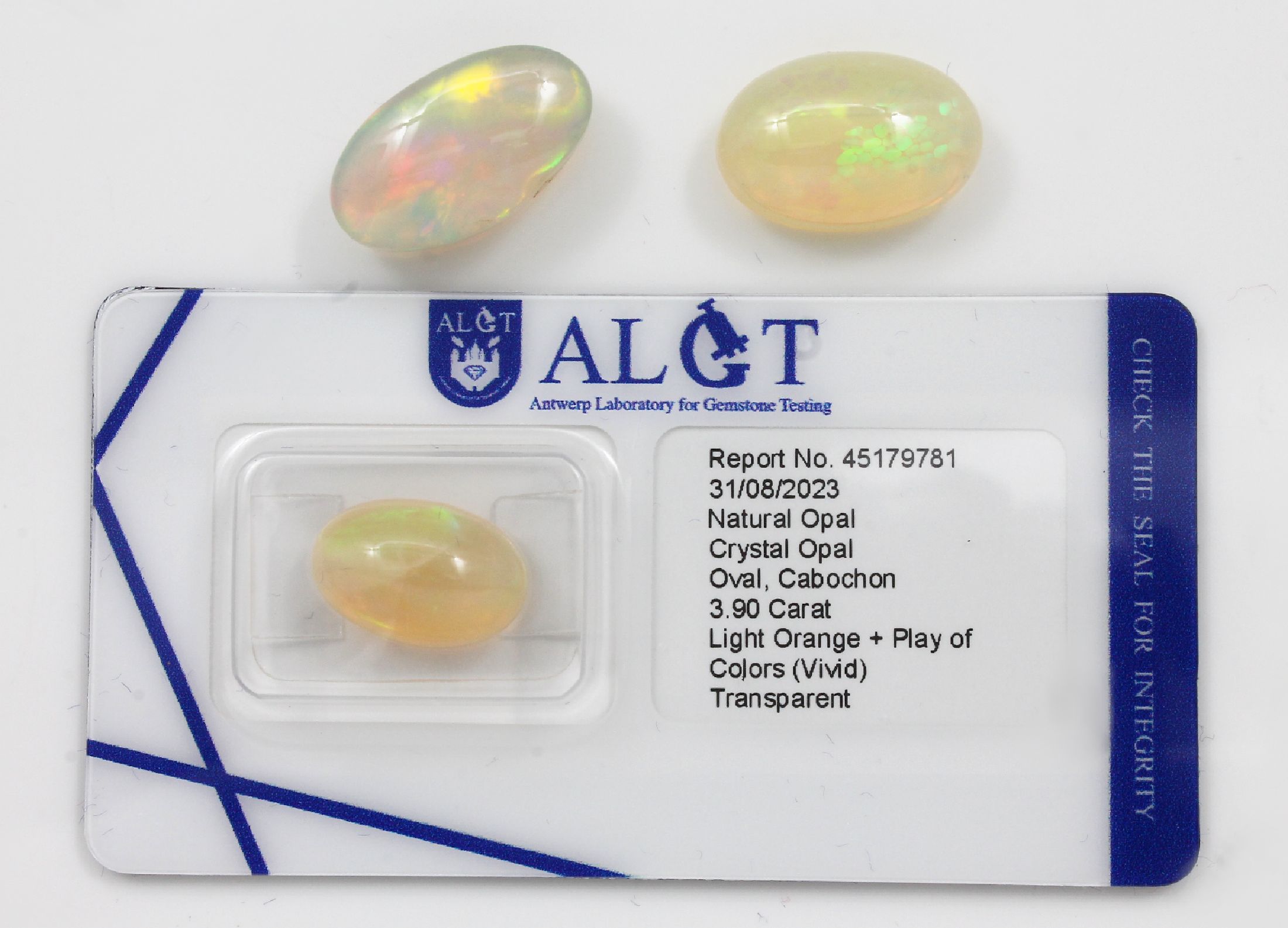 Konvolut 3 lose ovale Chrystal Opal-Cabochons: 1 x ca. 7.18 ct, light yellow (Orangy) und play of colours (intense); 1 x 8.62 ct, light brownish ...