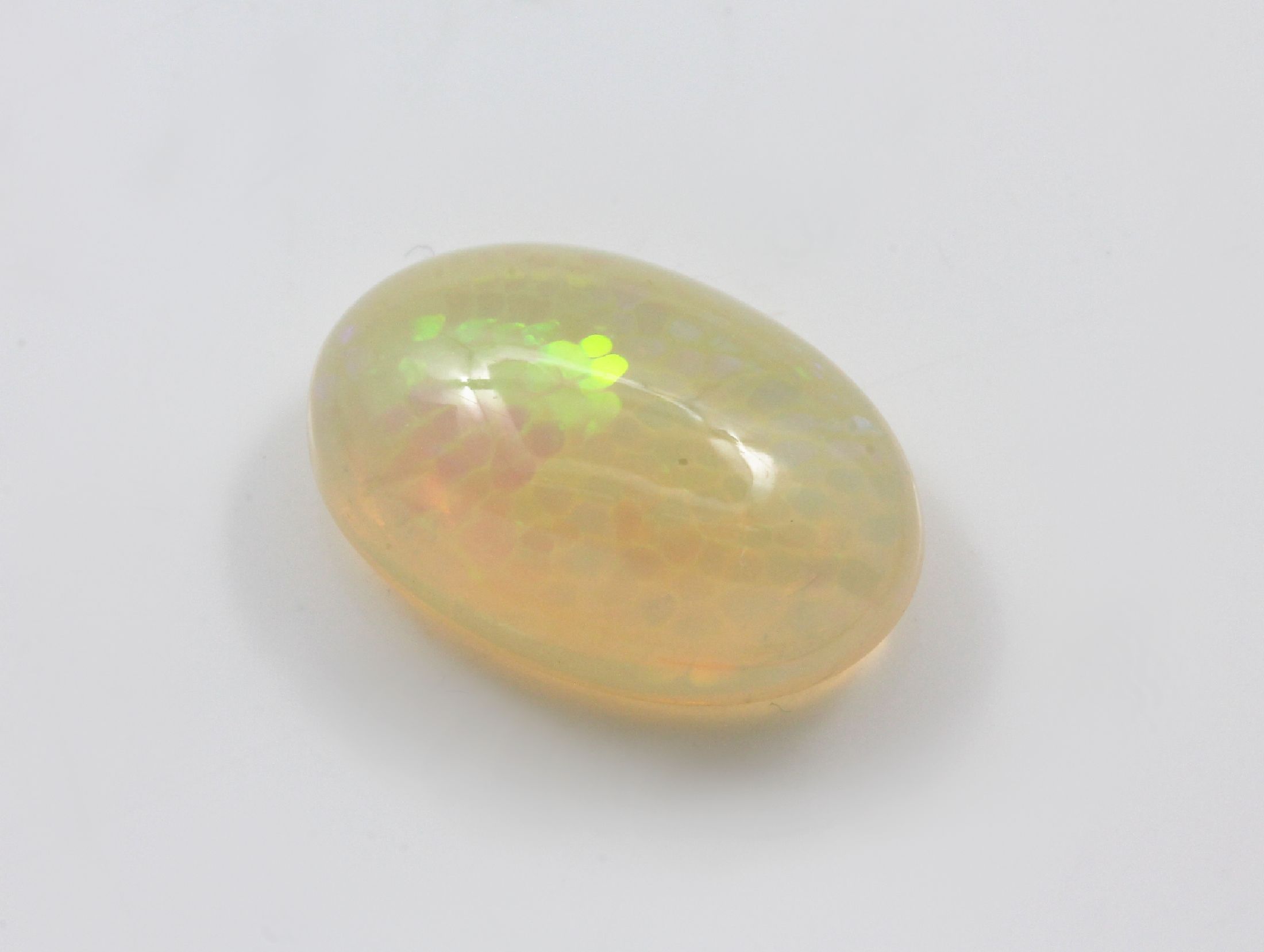 Detail b: Konvolut 3 lose ovale Chrystal Opal-Cabochons: 1 x ca. 7.18 ct, light yellow (Orangy) und play of colours (intense); 1 x 8.62 ct, light brownish ...