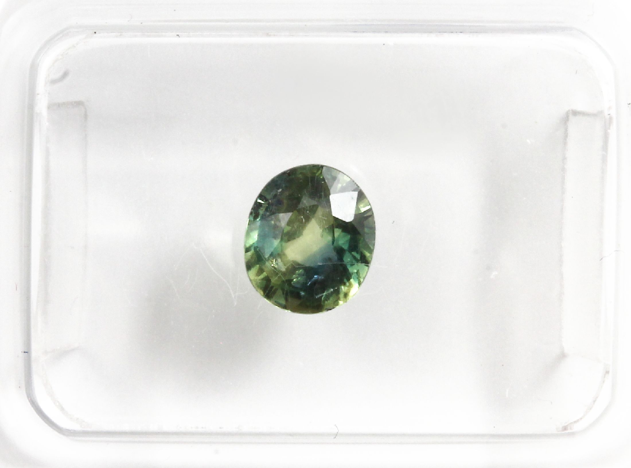 Detail c: Konvolut 5 Saphire: 1 x Tropfenform, ca. 1.30 ct, intense orangy reddish pink; 1 x ovalfacett. 0.80 ct yellow/green/blue; 1 x rundfacett. ca. 1.63 ...
