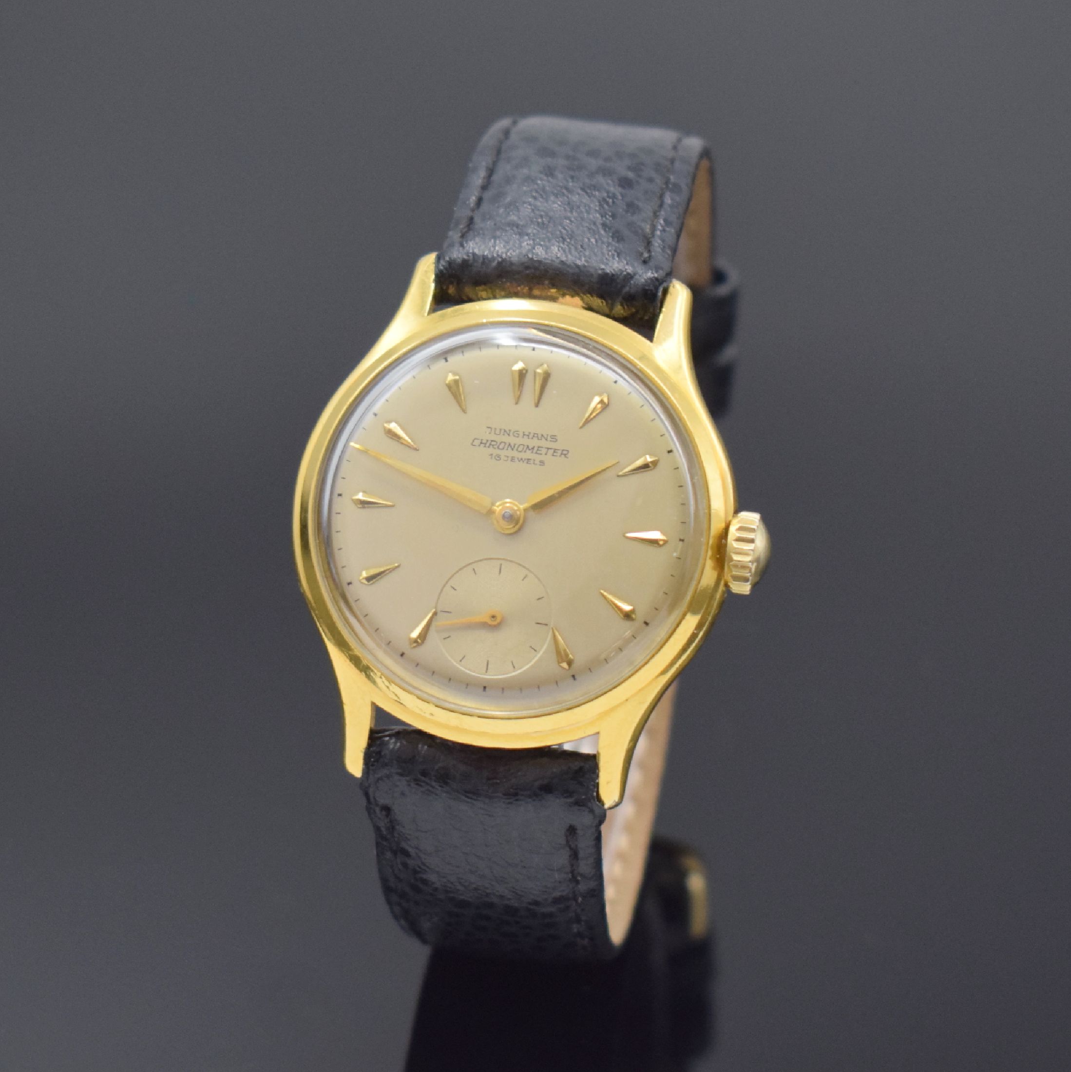 JUNGHANS Chronometer Herrenarmbanduhr mit Kaliber 82, Deutschland um 1954, Handaufzug, verg. Gehäuse, Stahlboden geschr., schönes Zifferbl. m. ...
