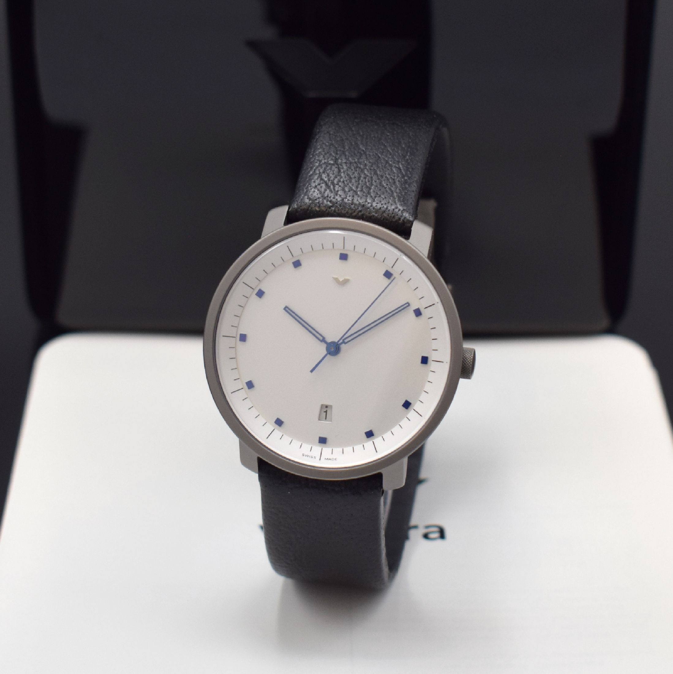 VENTURA / Hannes Wettstein Design-Armbanduhr in Titan, Schweiz um 2020, Automatik, beids. Saphirvergl., Boden aufgedr., Lederband m. Titan-Faltschl., ...
