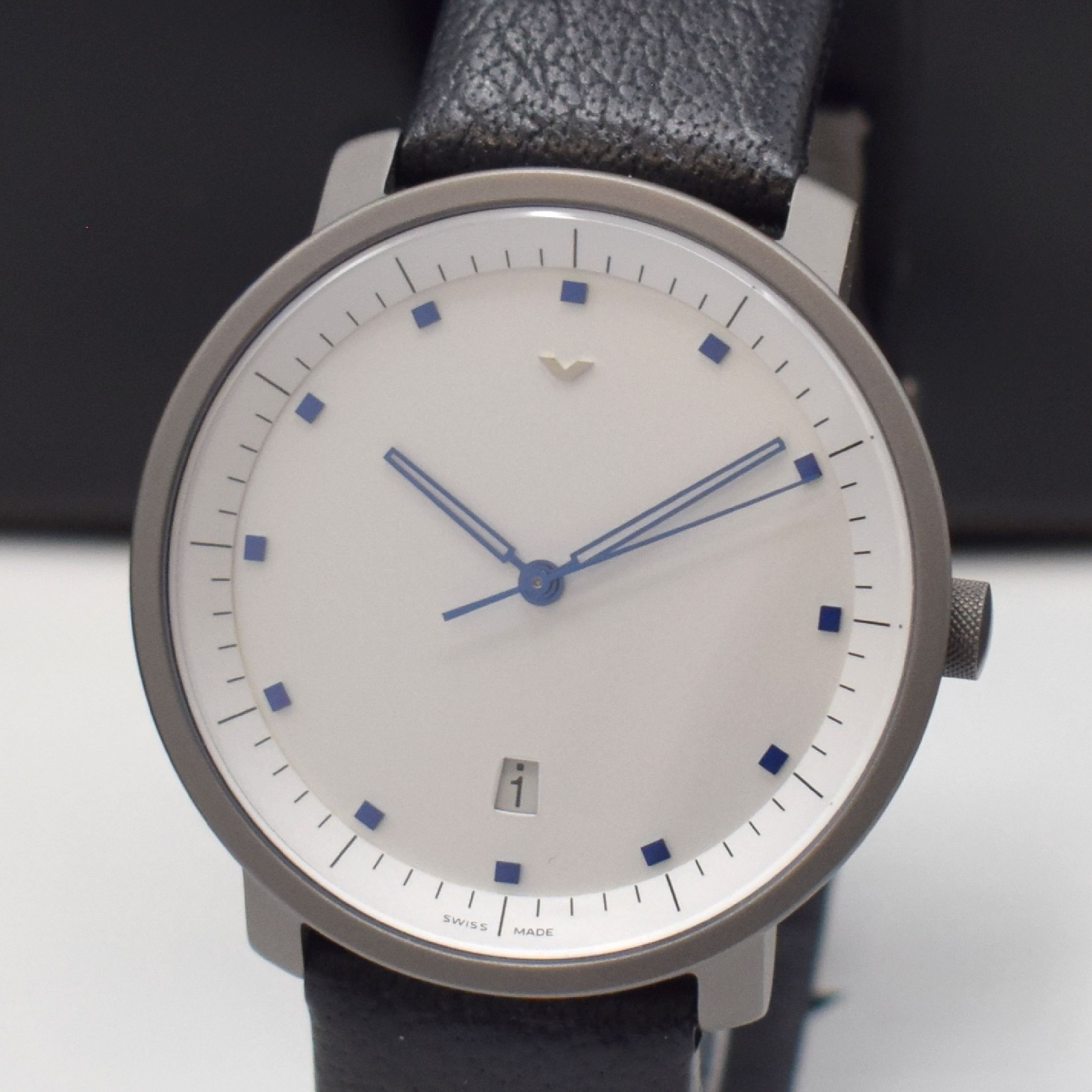 Detail a: VENTURA / Hannes Wettstein Design-Armbanduhr in Titan, Schweiz um 2020, Automatik, beids. Saphirvergl., Boden aufgedr., Lederband m. Titan-Faltschl., ...