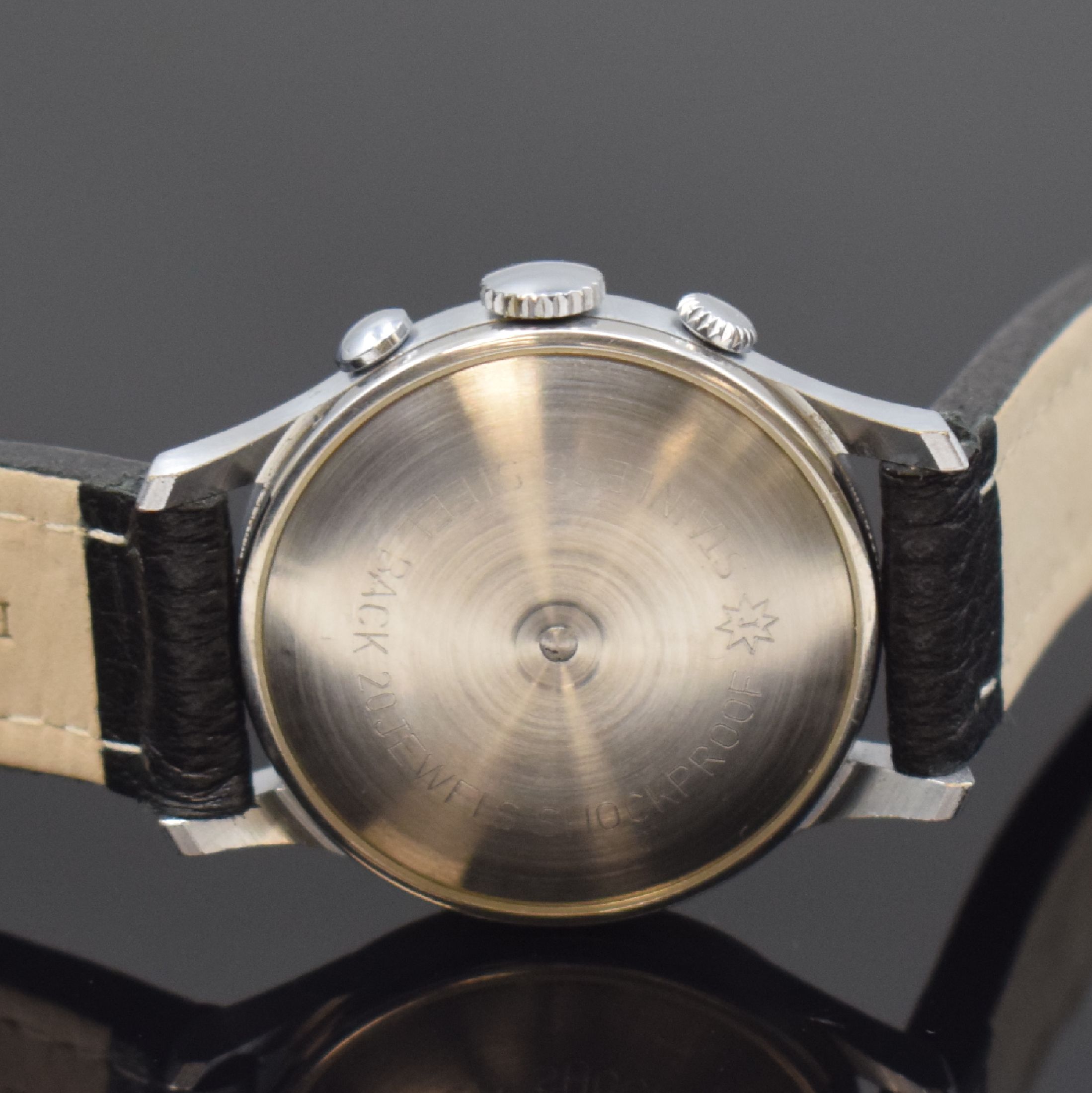 Detail c: JUNGHANS Armbandwecker mit Kaliber 89, Deutschland um 1952, Handaufzug, verchr. Geh., Stahlboden aufgedr., Krone b. 2 f. Weckzeit, schwarzes ...