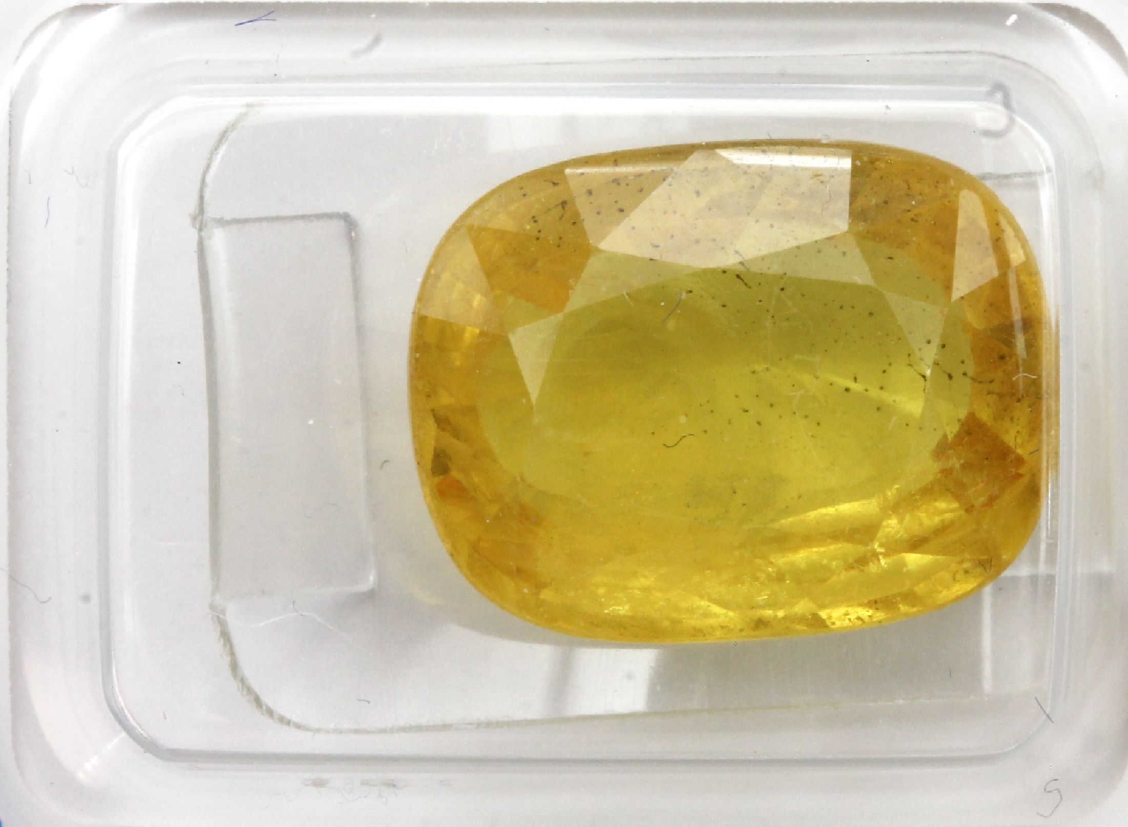 Detail a: Loser gelber Saphir ca. 12.69 ct, cushion cut, vivid yellow, verschweißt, ALGT Zertifikat