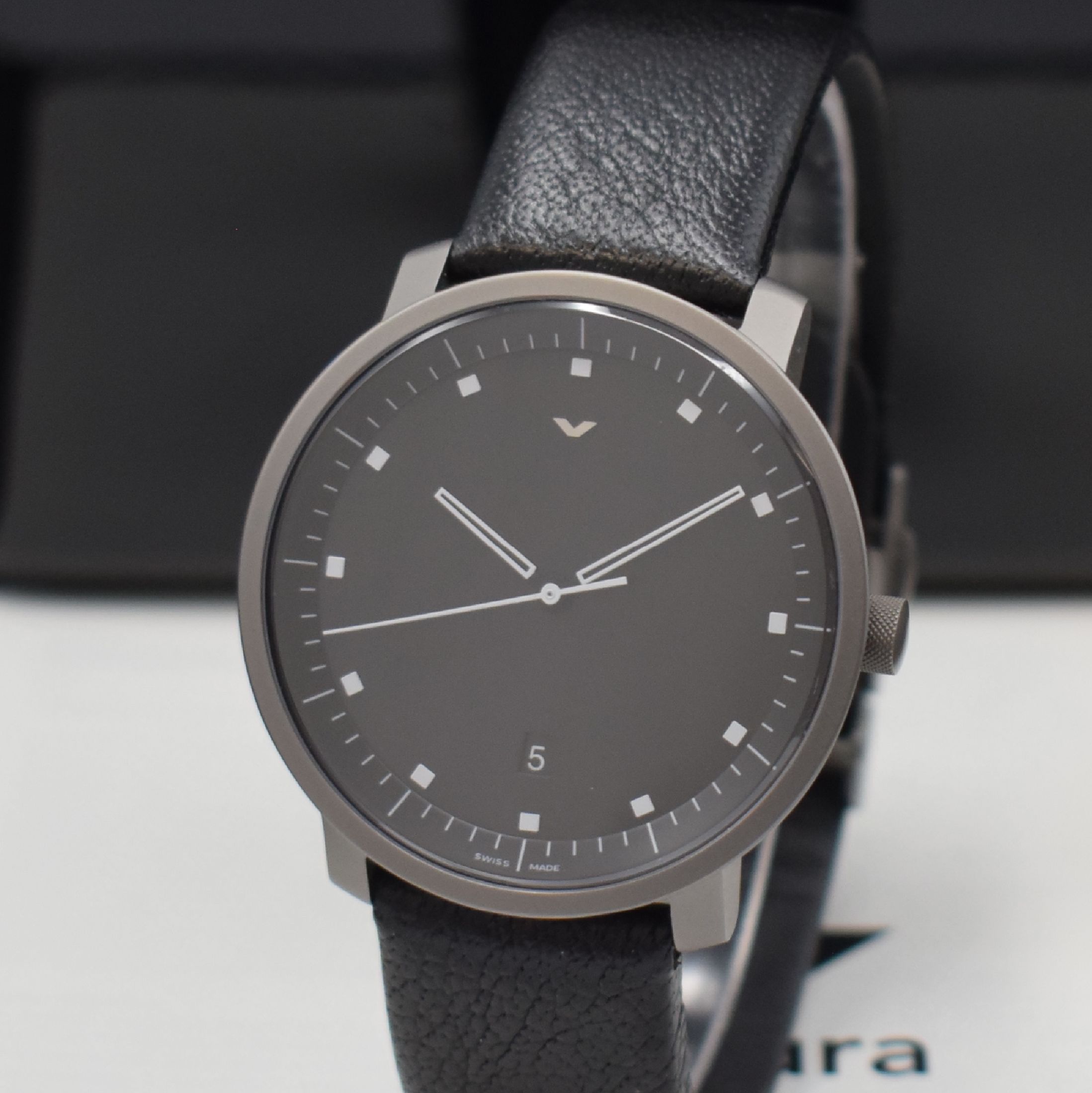 Detail a: VENTURA / Hannes Wettstein Design-Armbanduhr in Titan, Schweiz um 2020, Automatik, beids. Saphirvergl., Boden aufgedr., Lederband m. Titan Faltschl., ...