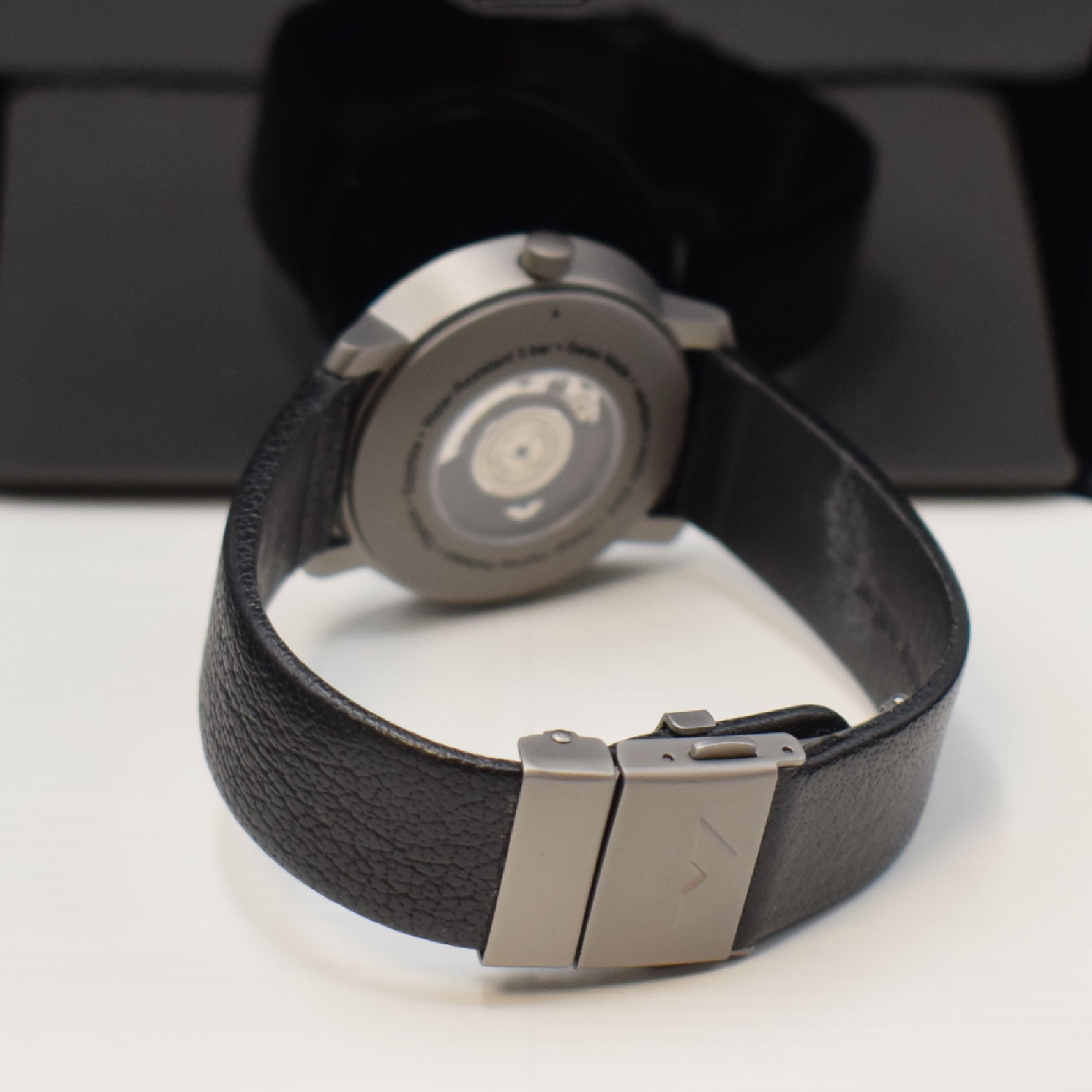 Detail b: VENTURA / Hannes Wettstein Design-Armbanduhr in Titan, Schweiz um 2020, Automatik, beids. Saphirvergl., Boden aufgedr., Lederband m. Titan Faltschl., ...