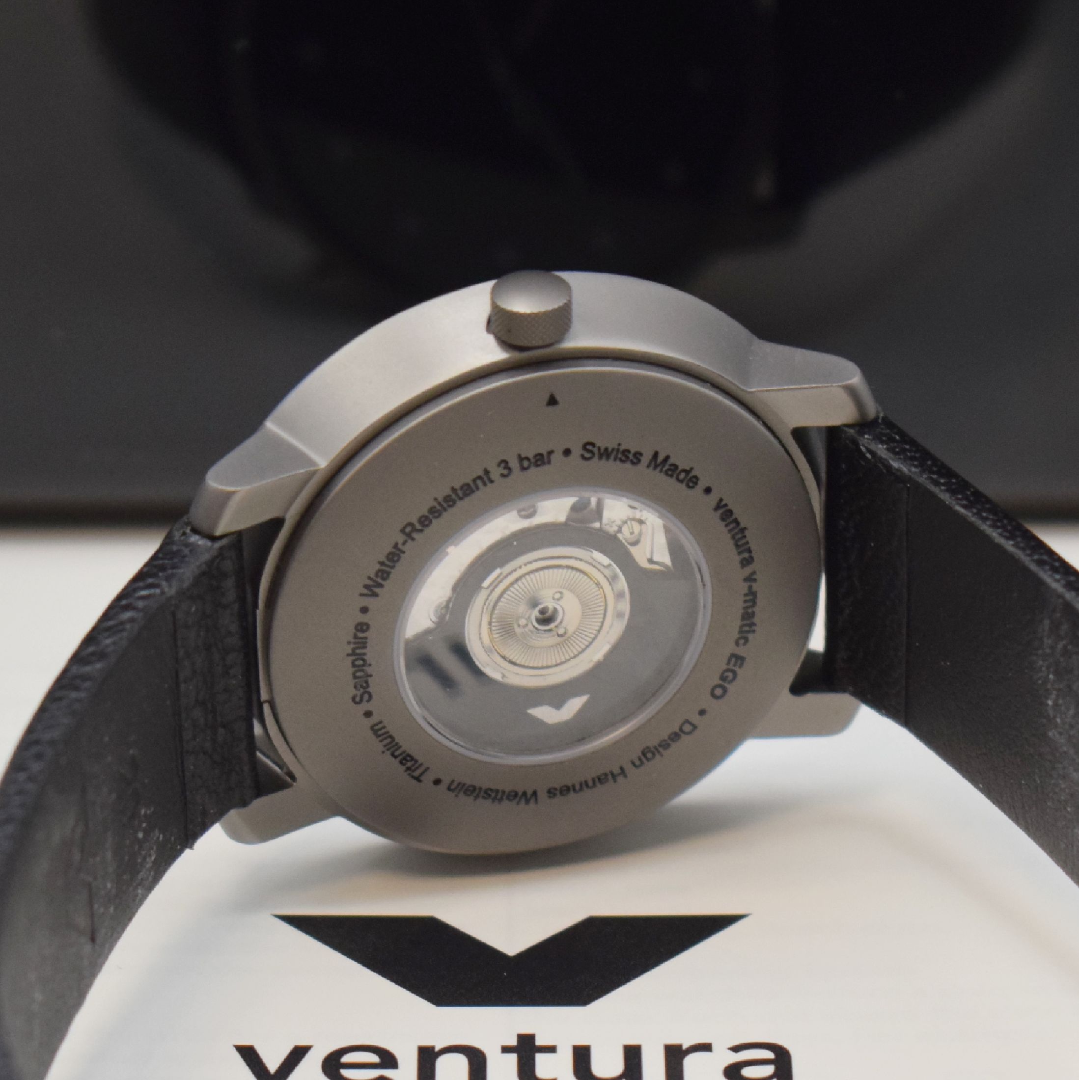 Detail c: VENTURA / Hannes Wettstein Design-Armbanduhr in Titan, Schweiz um 2020, Automatik, beids. Saphirvergl., Boden aufgedr., Lederband m. Titan Faltschl., ...